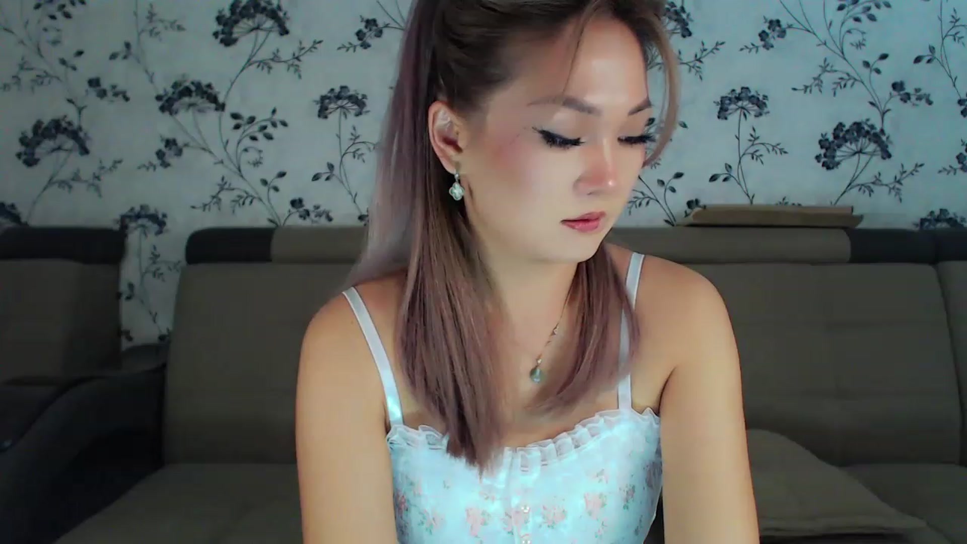 Gallery image thumbnail from Oiuysgdb's myfreecams stream on, 12/31/2022, 16:45 image 4 of 20