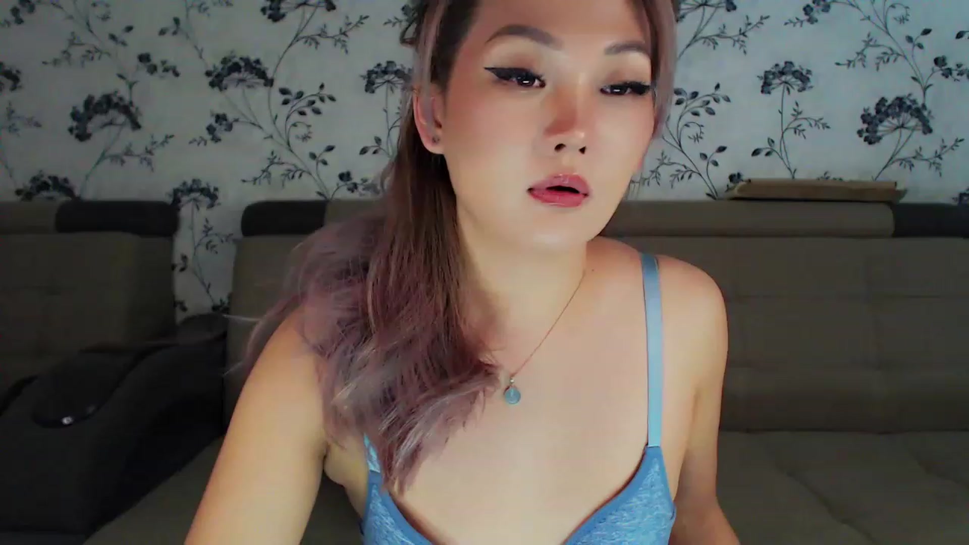 Gallery image thumbnail from Oiuysgdb's myfreecams stream on, 01/05/2023, 13:54 image 17 of 20