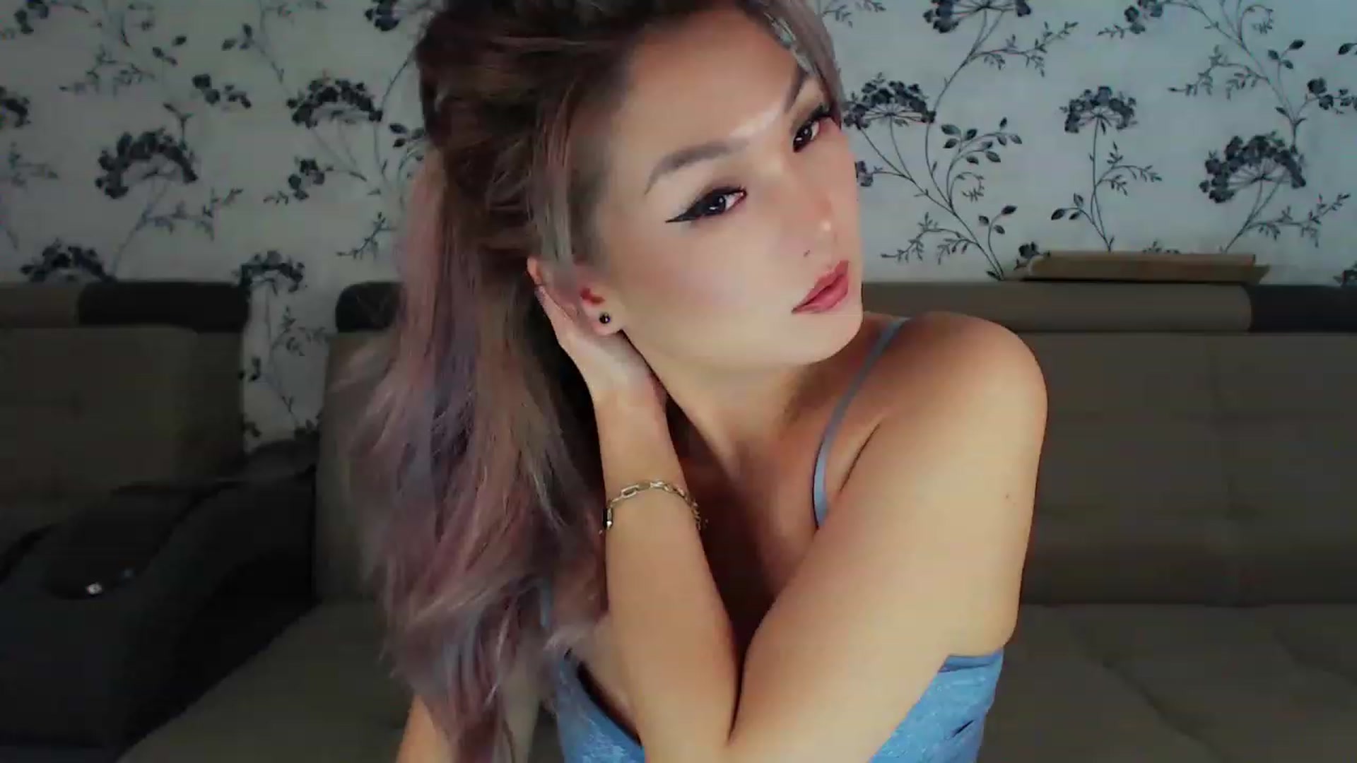 Gallery image thumbnail from Oiuysgdb's myfreecams stream on, 01/05/2023, 13:54 image 16 of 20