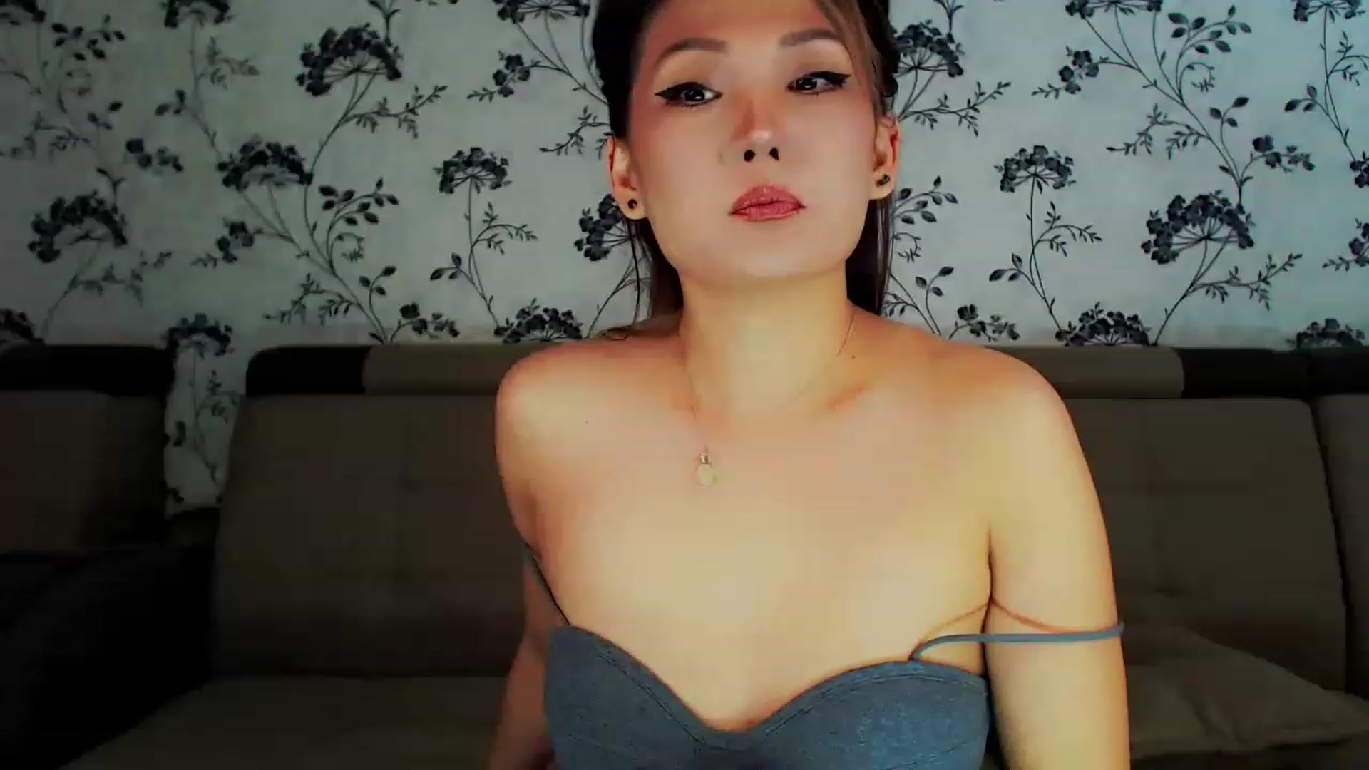 Gallery image thumbnail from Oiuysgdb's myfreecams stream on, 01/25/2023, 16:25 image 16 of 20