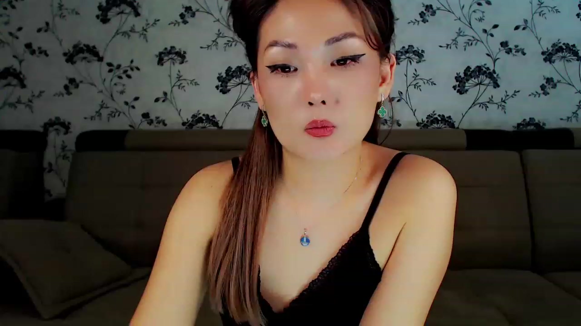Gallery image thumbnail from Oiuysgdb's myfreecams stream on, 02/06/2023, 18:32 image 20 of 20