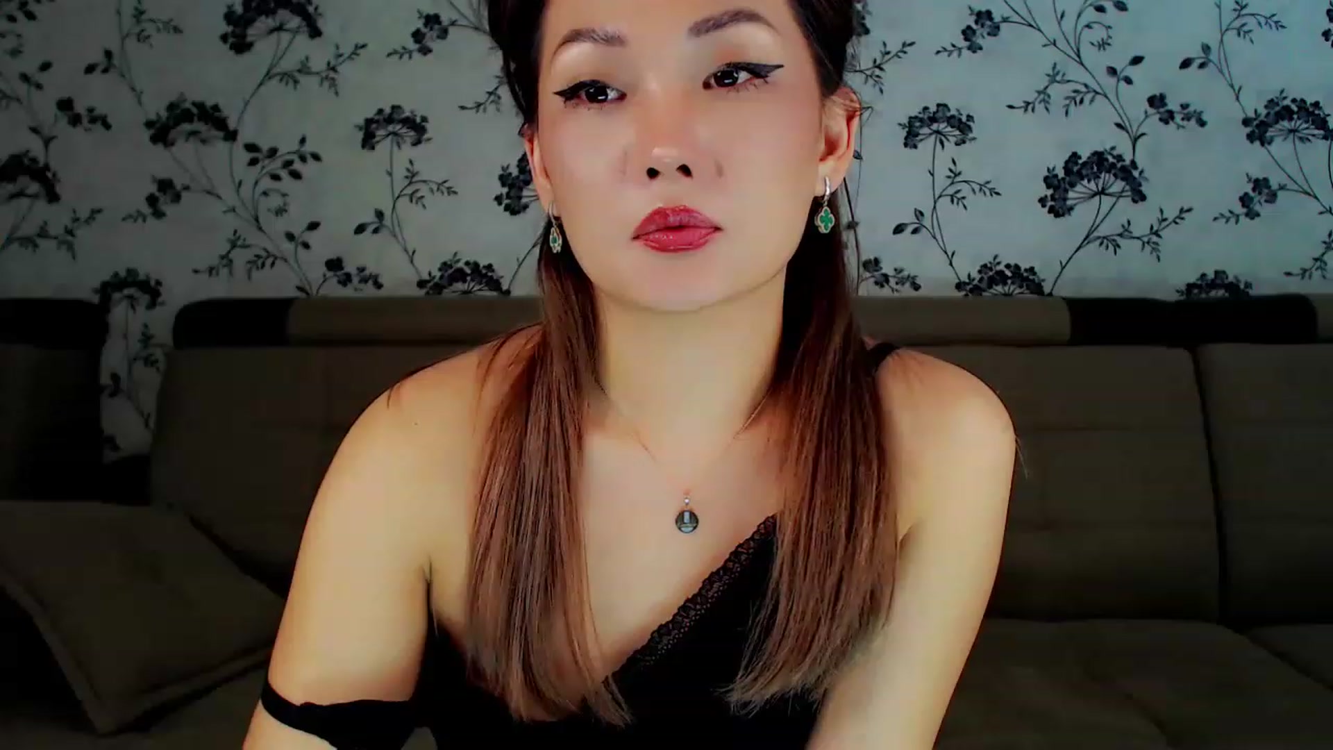 Gallery image thumbnail from Oiuysgdb's myfreecams stream on, 02/06/2023, 18:32 image 6 of 20
