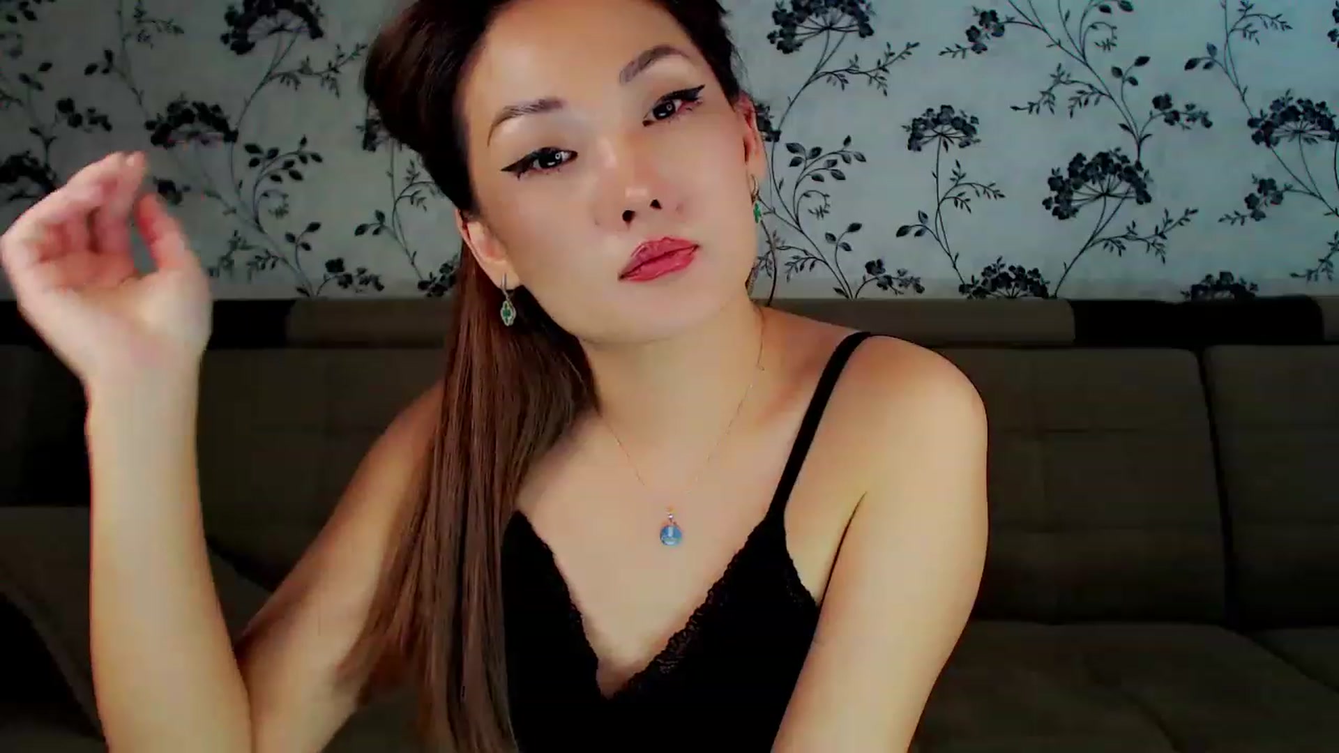 Gallery image thumbnail from Oiuysgdb's myfreecams stream on, 02/06/2023, 18:32 image 13 of 20