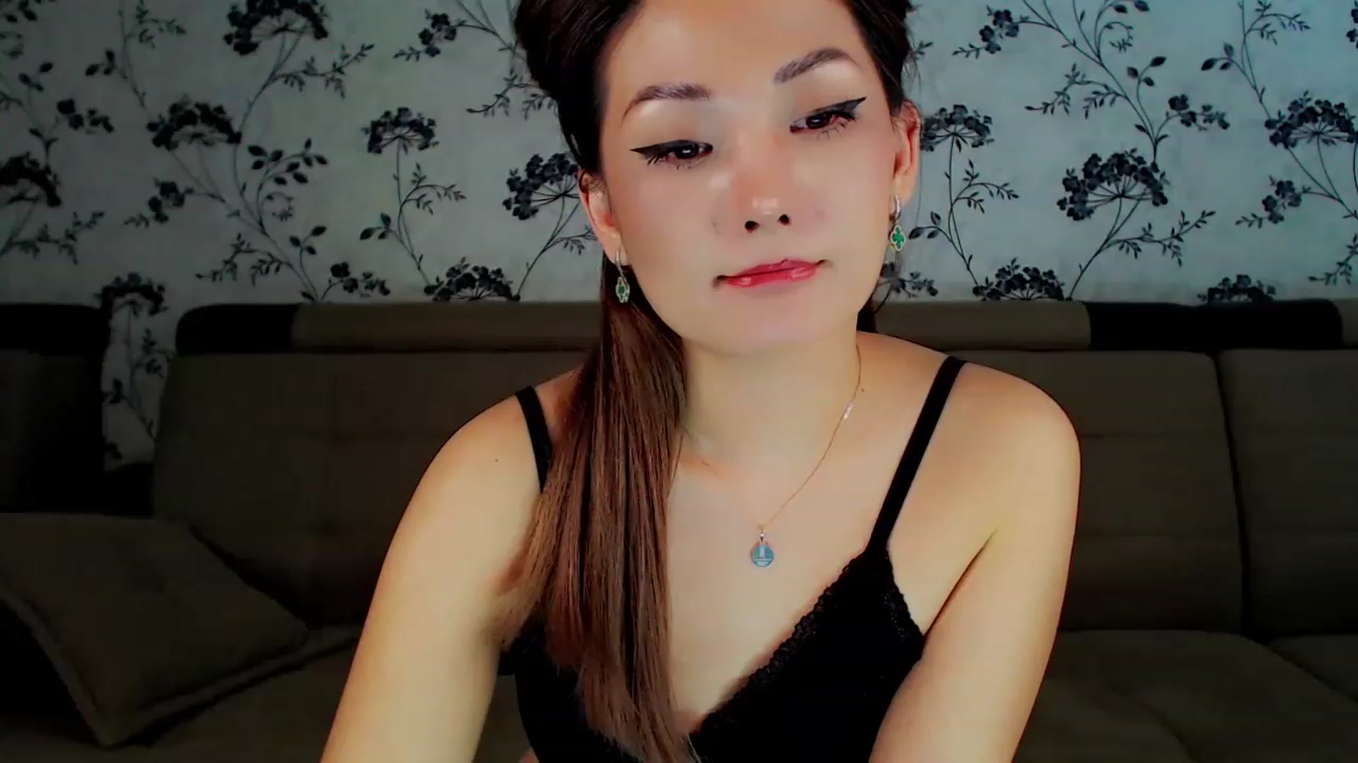 Gallery image thumbnail from Oiuysgdb's myfreecams stream on, 02/06/2023, 18:32 image 14 of 20