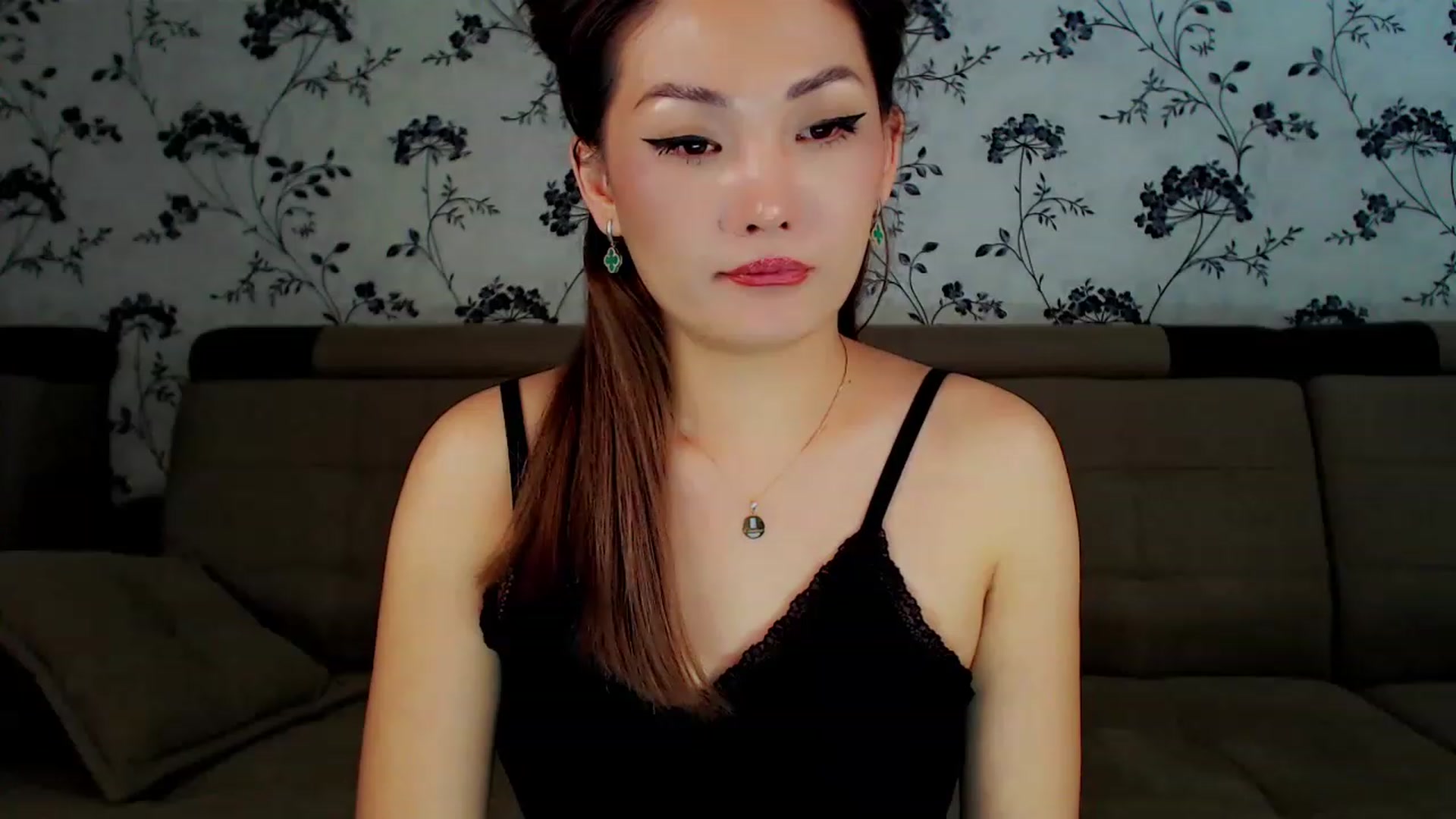 Gallery image thumbnail from Oiuysgdb's myfreecams stream on, 02/06/2023, 18:32 image 15 of 20