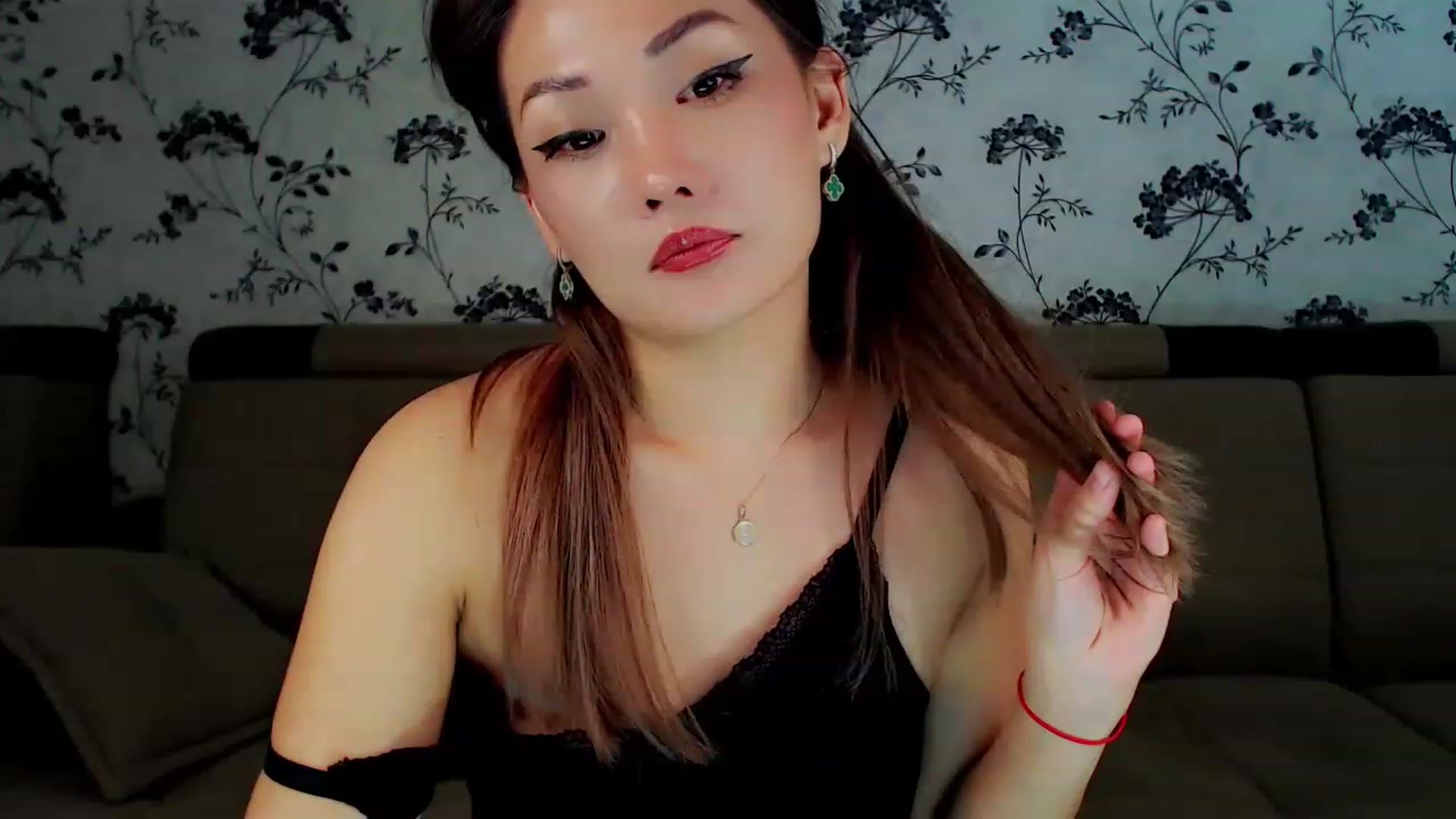 Gallery image thumbnail from Oiuysgdb's myfreecams stream on, 02/06/2023, 18:32 image 5 of 20
