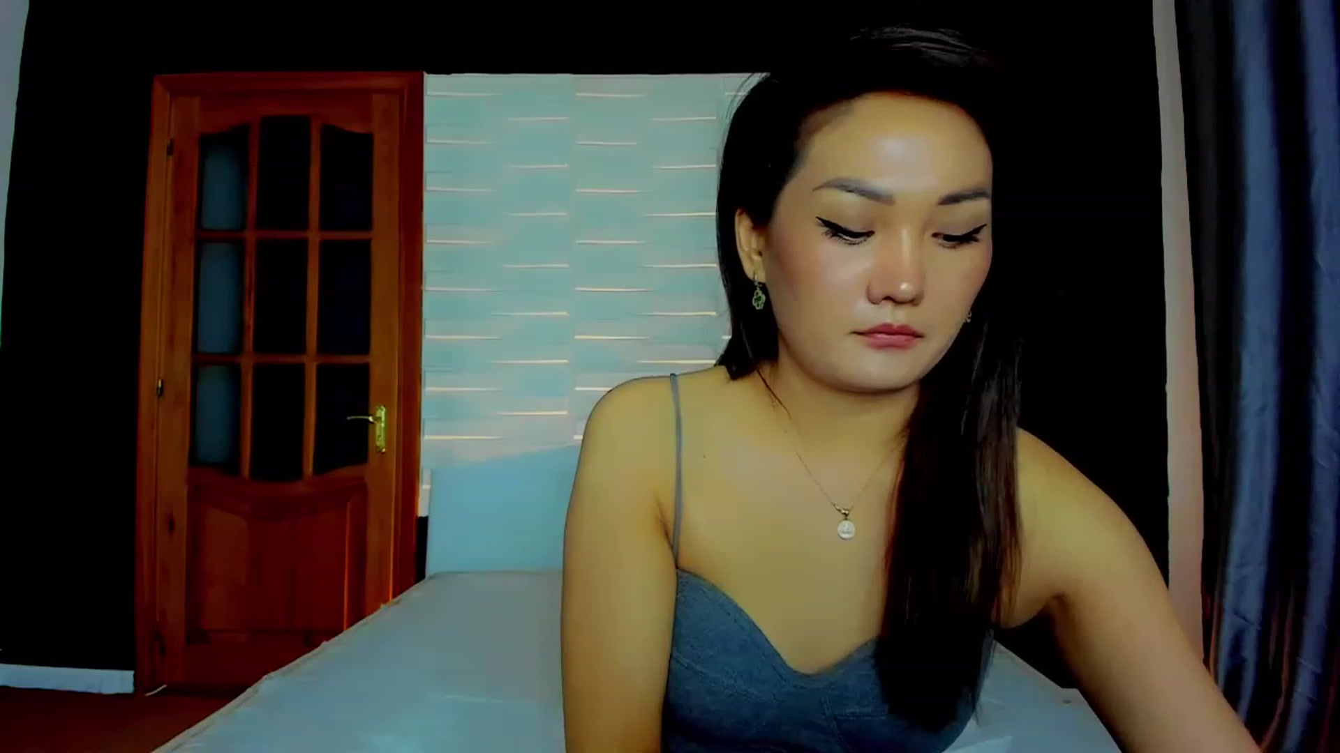 Gallery image thumbnail from Oiuysgdb's myfreecams stream on, 03/27/2023, 17:39 image 8 of 20