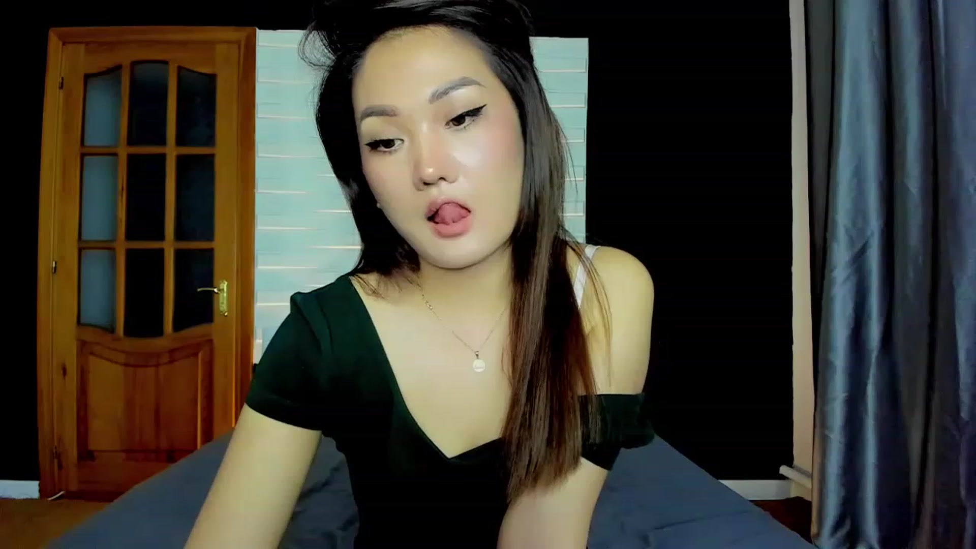 Gallery image thumbnail from Oiuysgdb's myfreecams stream on, 04/08/2023, 17:13 image 9 of 20