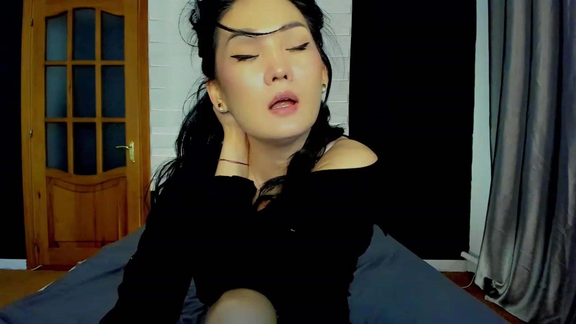 Gallery image thumbnail from Oiuysgdb's myfreecams stream on, 04/30/2023, 17:40 image 2 of 20