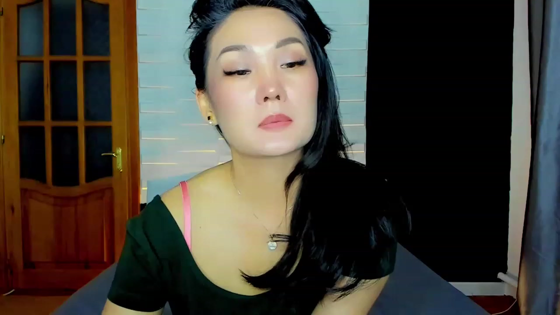 Gallery image thumbnail from Oiuysgdb's myfreecams stream on, 05/27/2023, 15:30 image 17 of 20