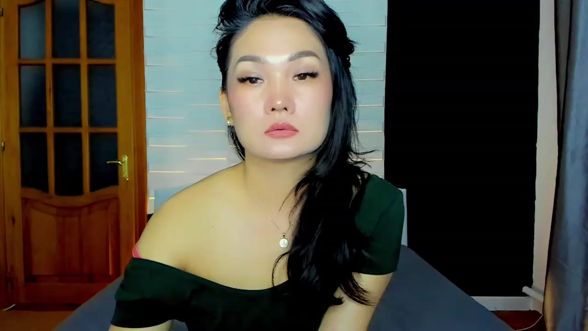 Gallery image thumbnail from Oiuysgdb's myfreecams stream on, 05/27/2023, 15:30 image 4 of 20