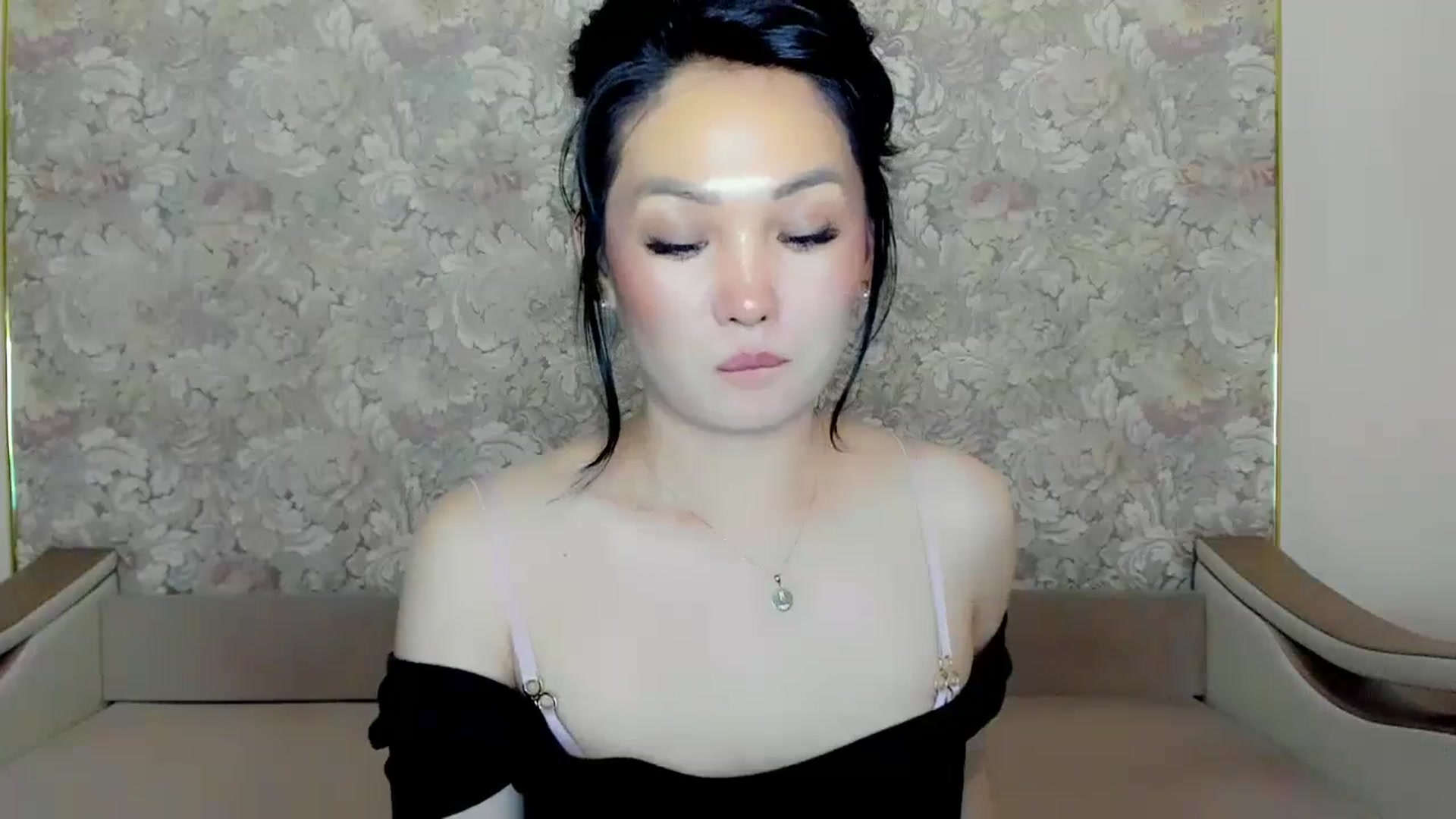 Gallery image thumbnail from Oiuysgdb's myfreecams stream on, 07/06/2023, 16:49 image 4 of 20