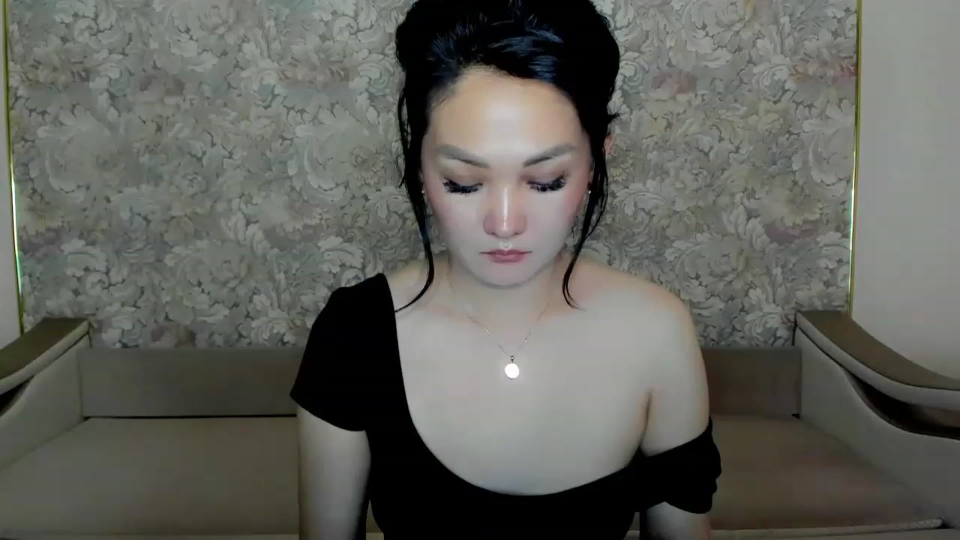 Gallery image thumbnail from Oiuysgdb's myfreecams stream on, 07/06/2023, 18:03 image 6 of 20