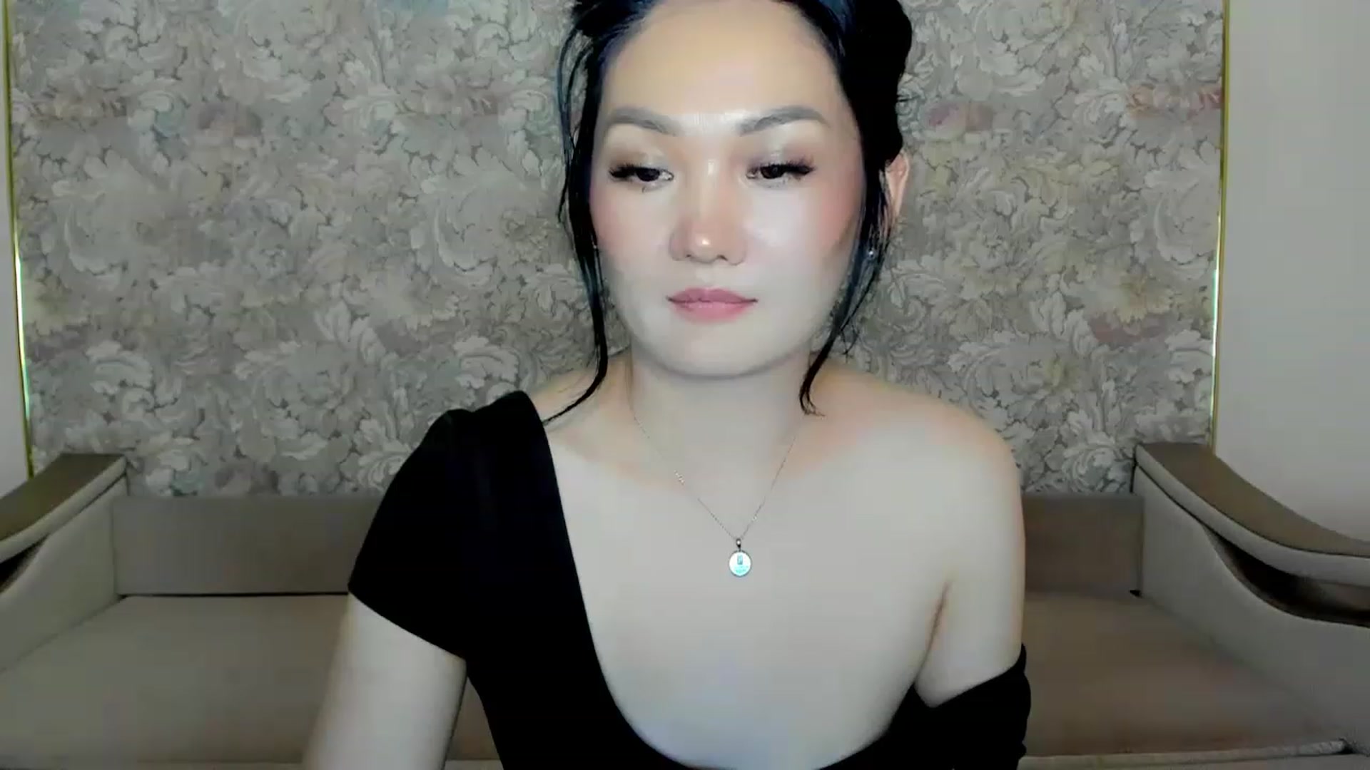 Gallery image thumbnail from Oiuysgdb's myfreecams stream on, 07/06/2023, 18:03 image 12 of 20