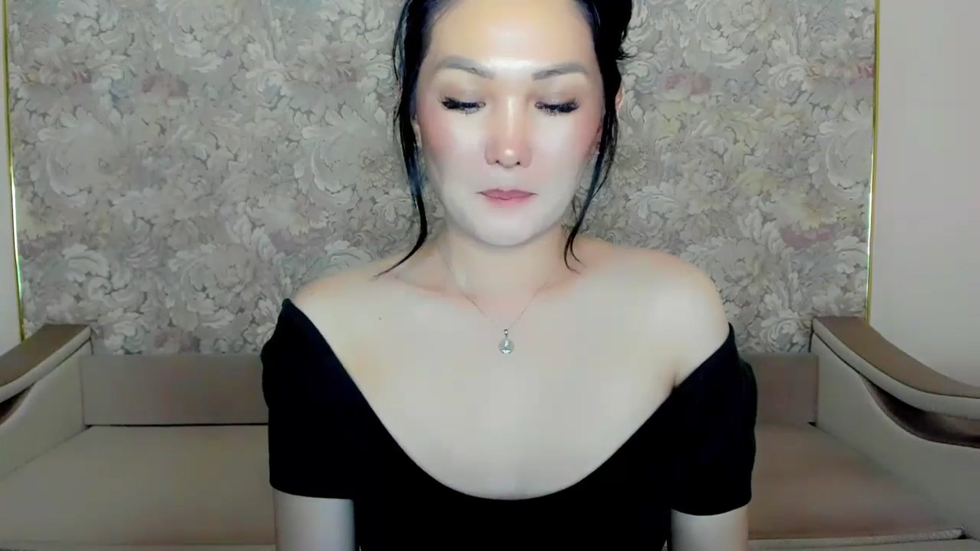 Gallery image thumbnail from Oiuysgdb's myfreecams stream on, 07/06/2023, 18:55 image 16 of 20