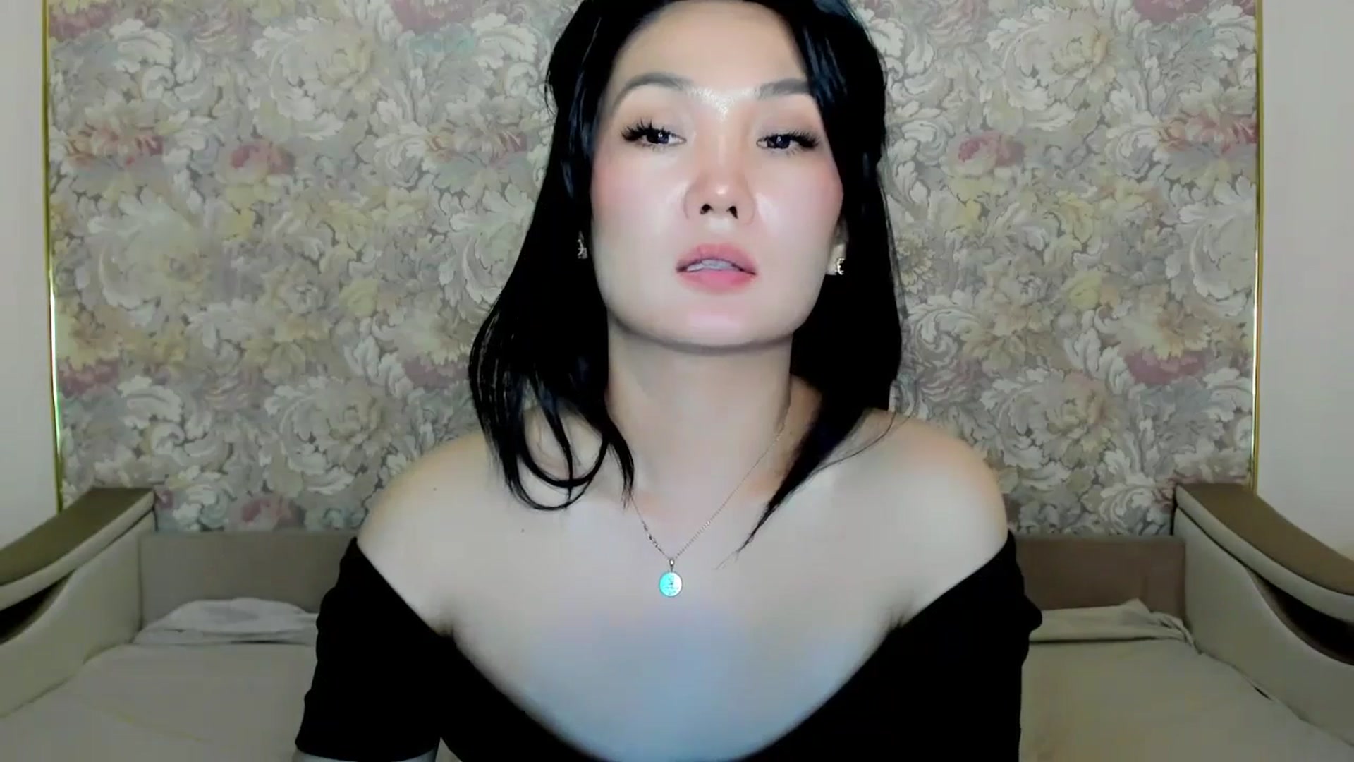Gallery image thumbnail from Oiuysgdb's myfreecams stream on, 07/09/2023, 18:27 image 6 of 20