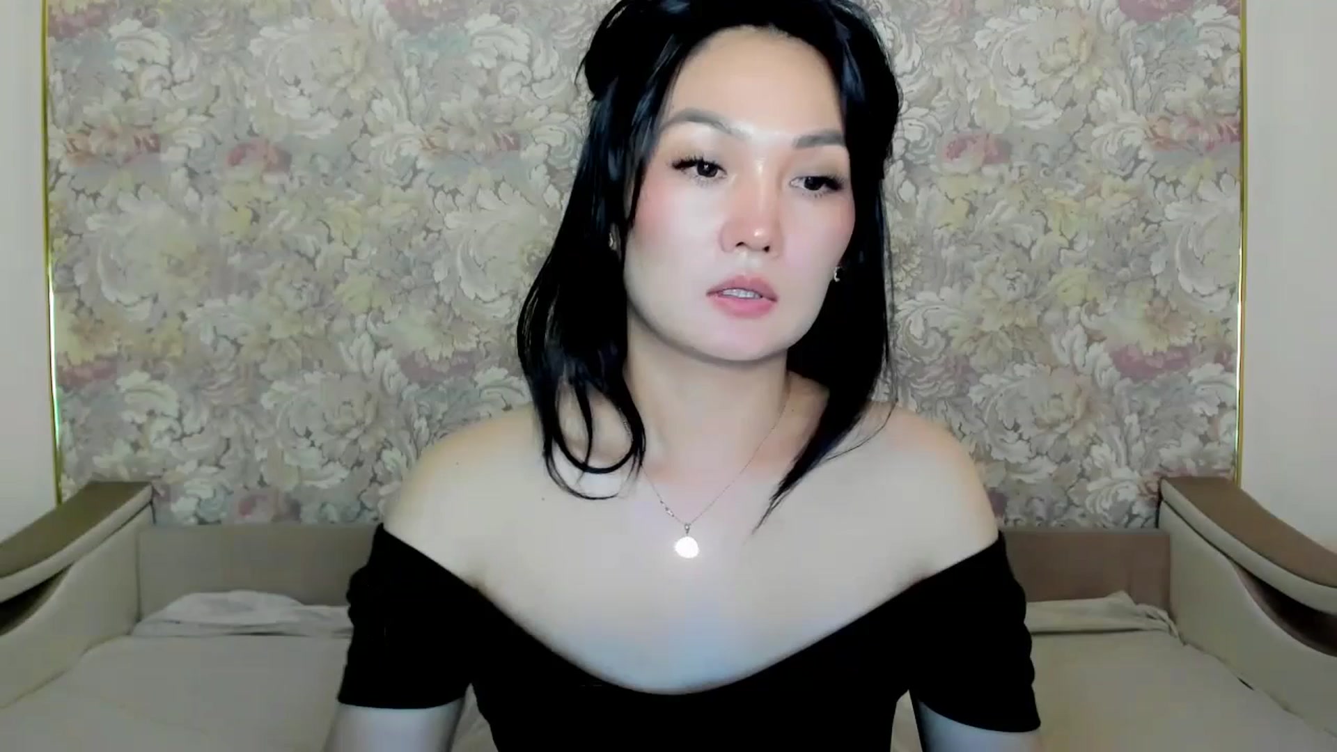 Gallery image thumbnail from Oiuysgdb's myfreecams stream on, 07/09/2023, 18:27 image 8 of 20