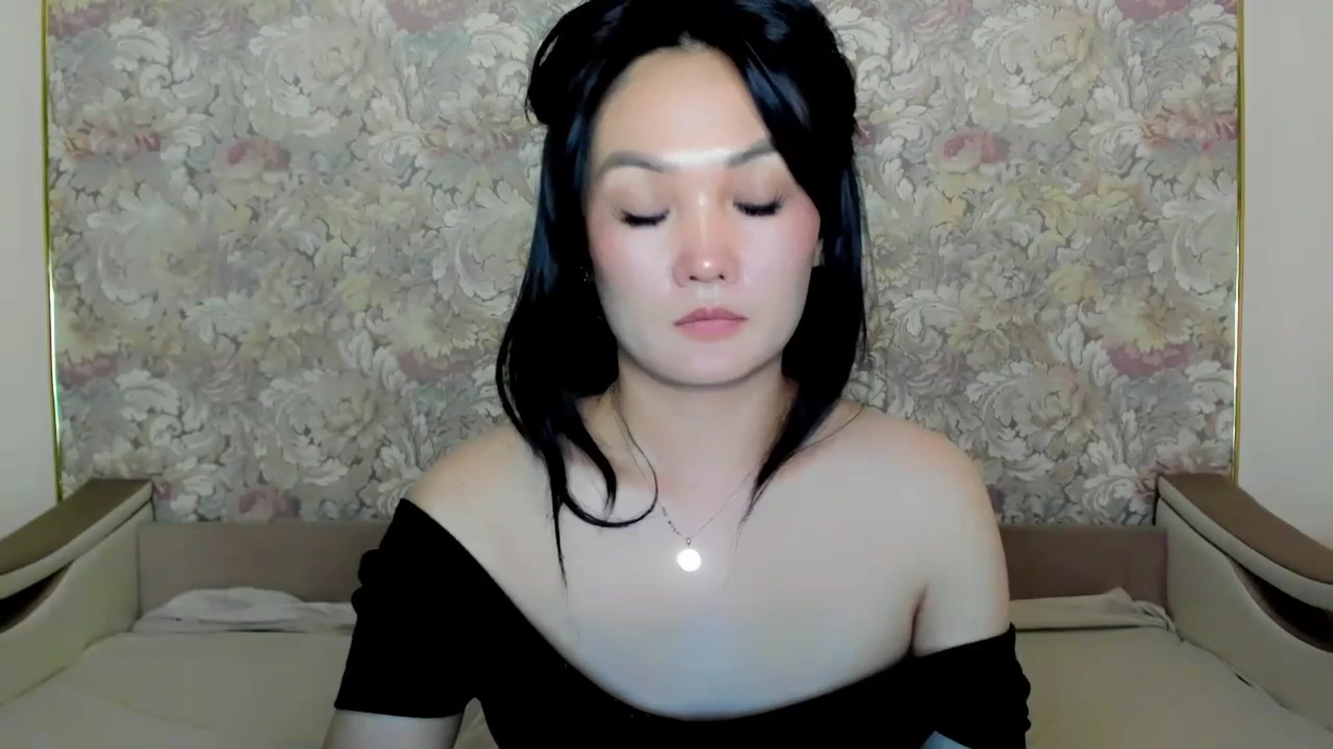 Gallery image thumbnail from Oiuysgdb's myfreecams stream on, 07/09/2023, 18:27 image 13 of 20