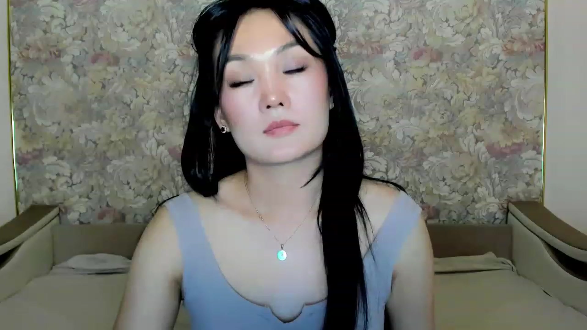 Gallery image thumbnail from Oiuysgdb's myfreecams stream on, 07/10/2023, 18:48 image 8 of 20