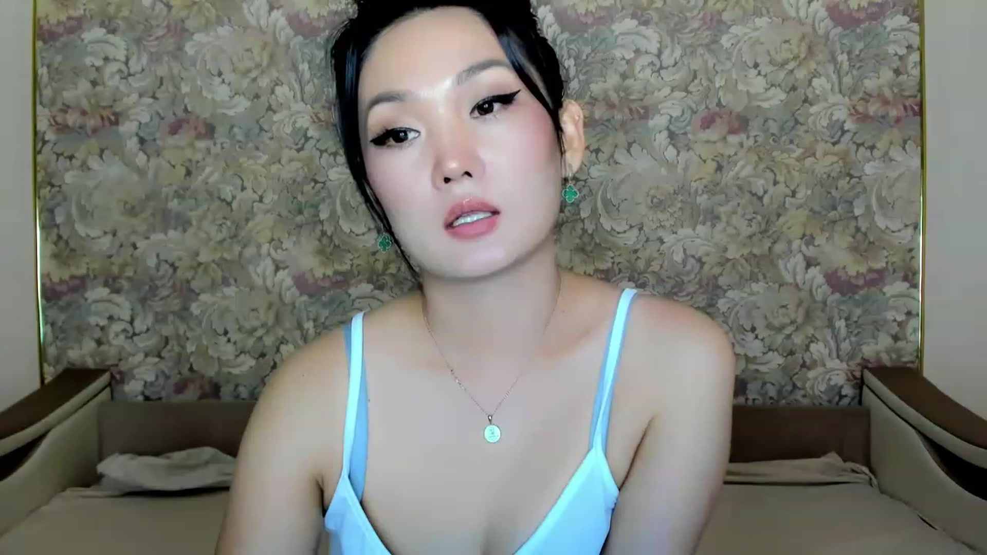 Gallery image thumbnail from Oiuysgdb's myfreecams stream on, 07/11/2023, 14:09 image 6 of 20