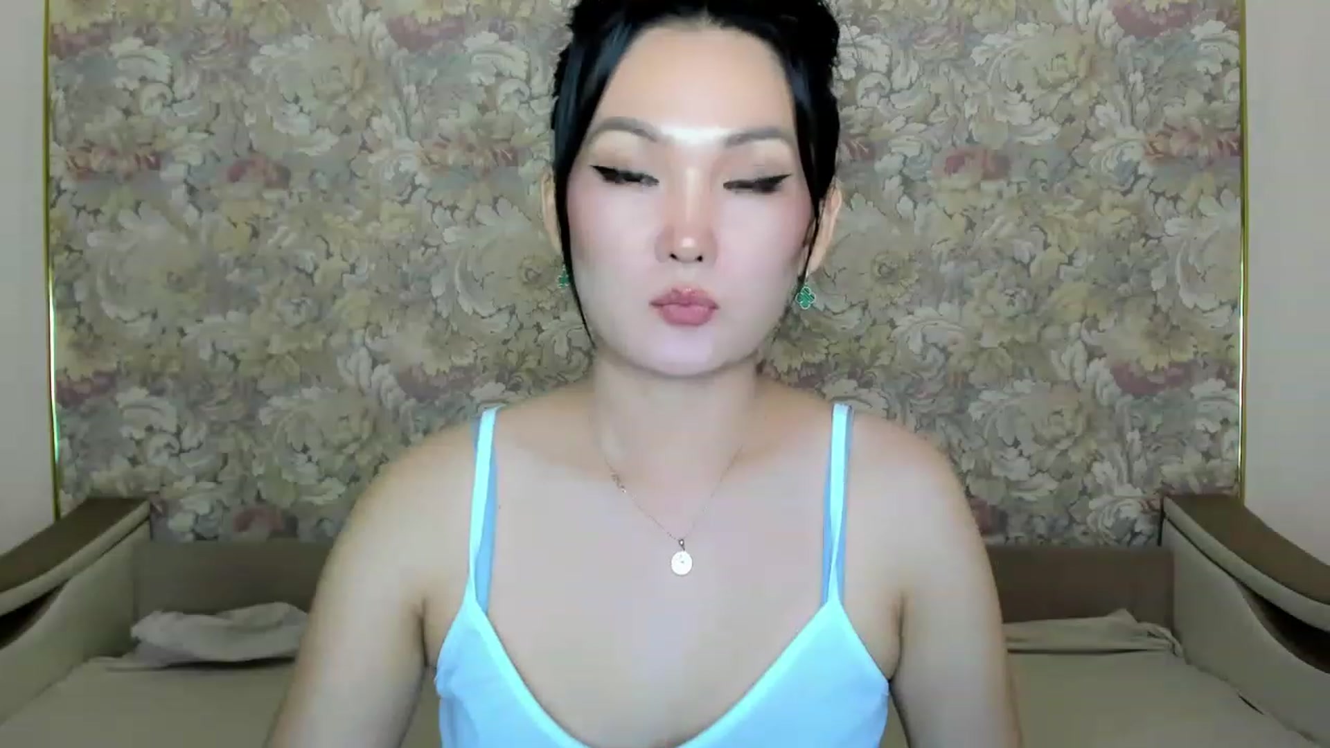 Gallery image thumbnail from Oiuysgdb's myfreecams stream on, 07/11/2023, 14:09 image 13 of 20