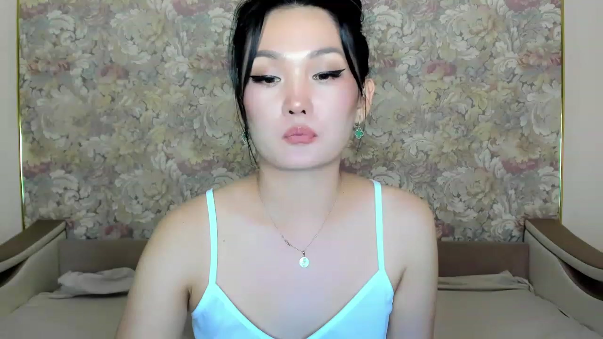 Gallery image thumbnail from Oiuysgdb's myfreecams stream on, 07/11/2023, 14:54 image 14 of 20