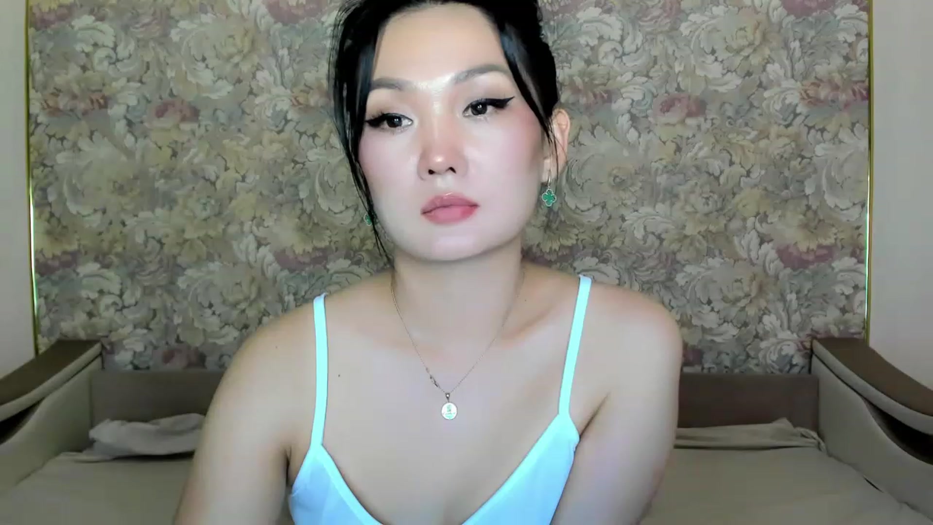 Gallery image thumbnail from Oiuysgdb's myfreecams stream on, 07/11/2023, 14:54 image 4 of 20