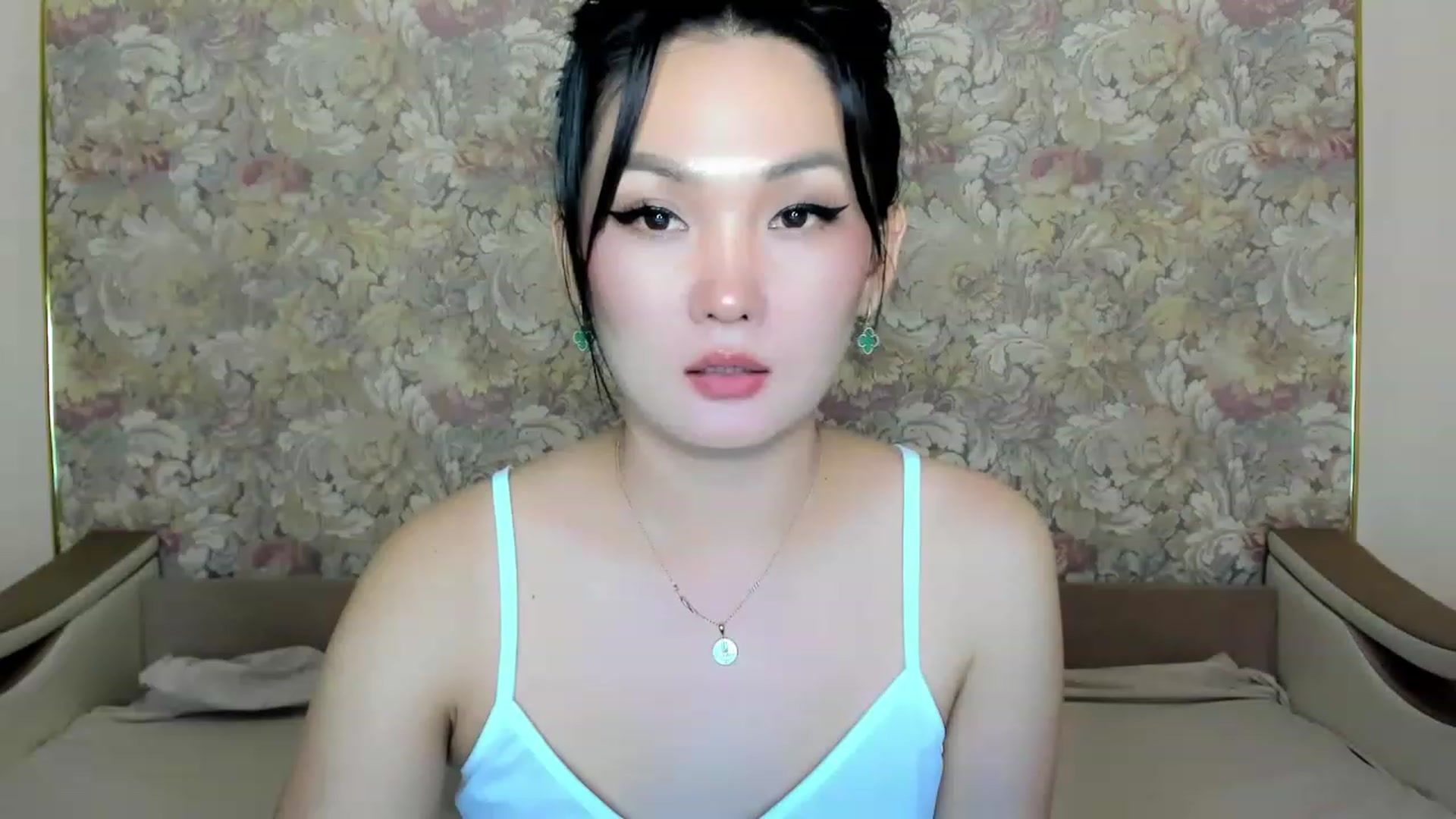 Gallery image thumbnail from Oiuysgdb's myfreecams stream on, 07/11/2023, 14:54 image 12 of 20
