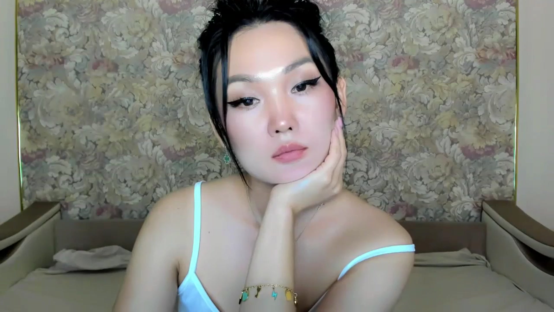 Gallery image thumbnail from Oiuysgdb's myfreecams stream on, 07/11/2023, 16:09 image 4 of 20