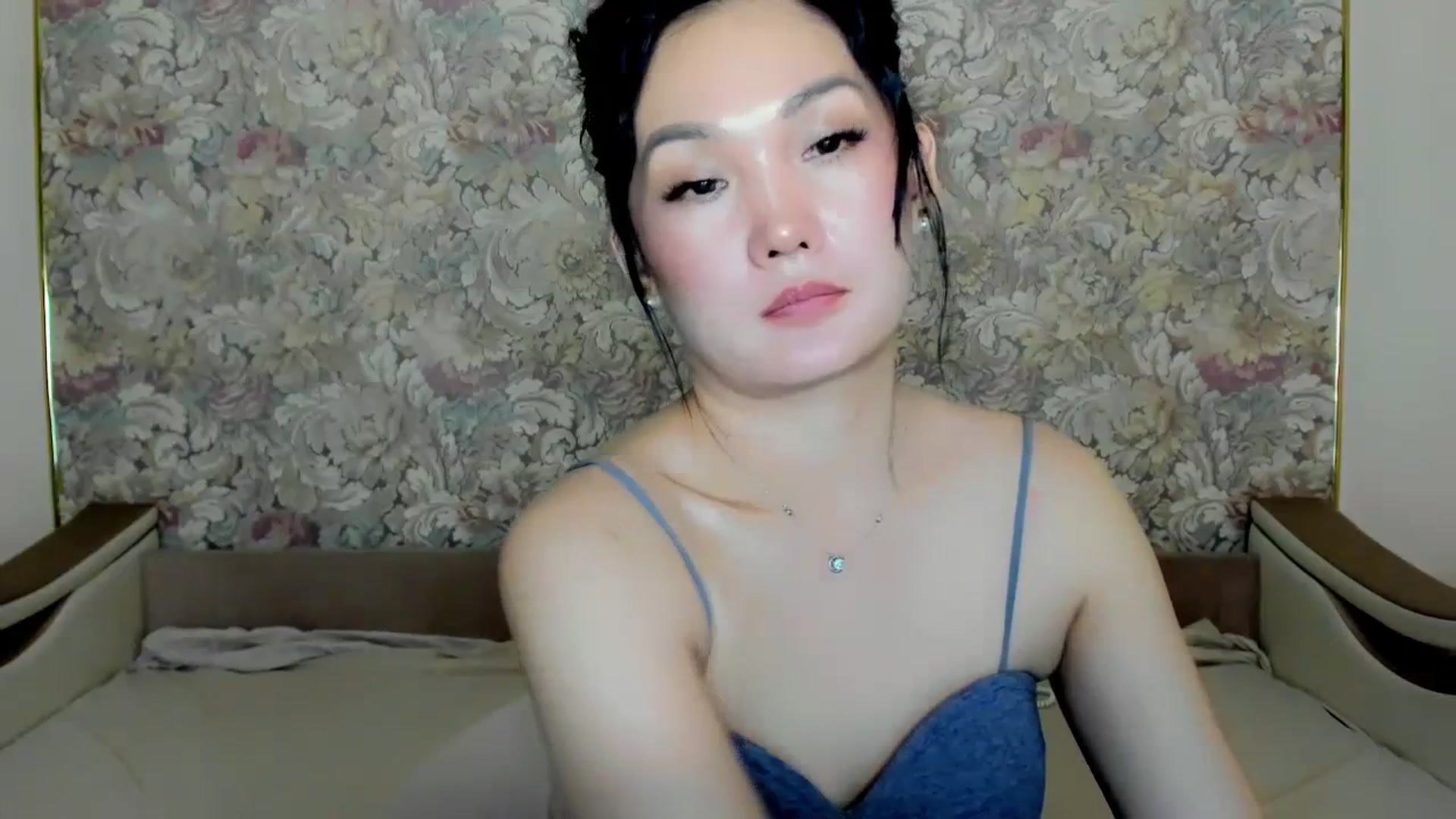 Gallery image thumbnail from Oiuysgdb's myfreecams stream on, 07/15/2023, 16:08 image 12 of 20