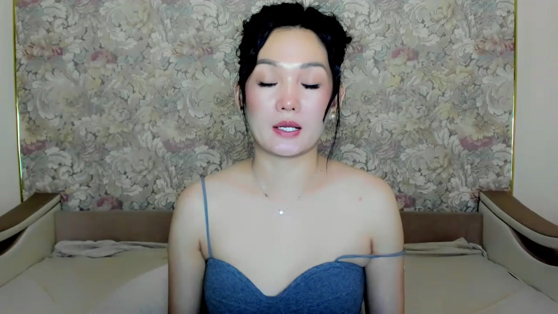Gallery image thumbnail from Oiuysgdb's myfreecams stream on, 07/15/2023, 16:08 image 1 of 20