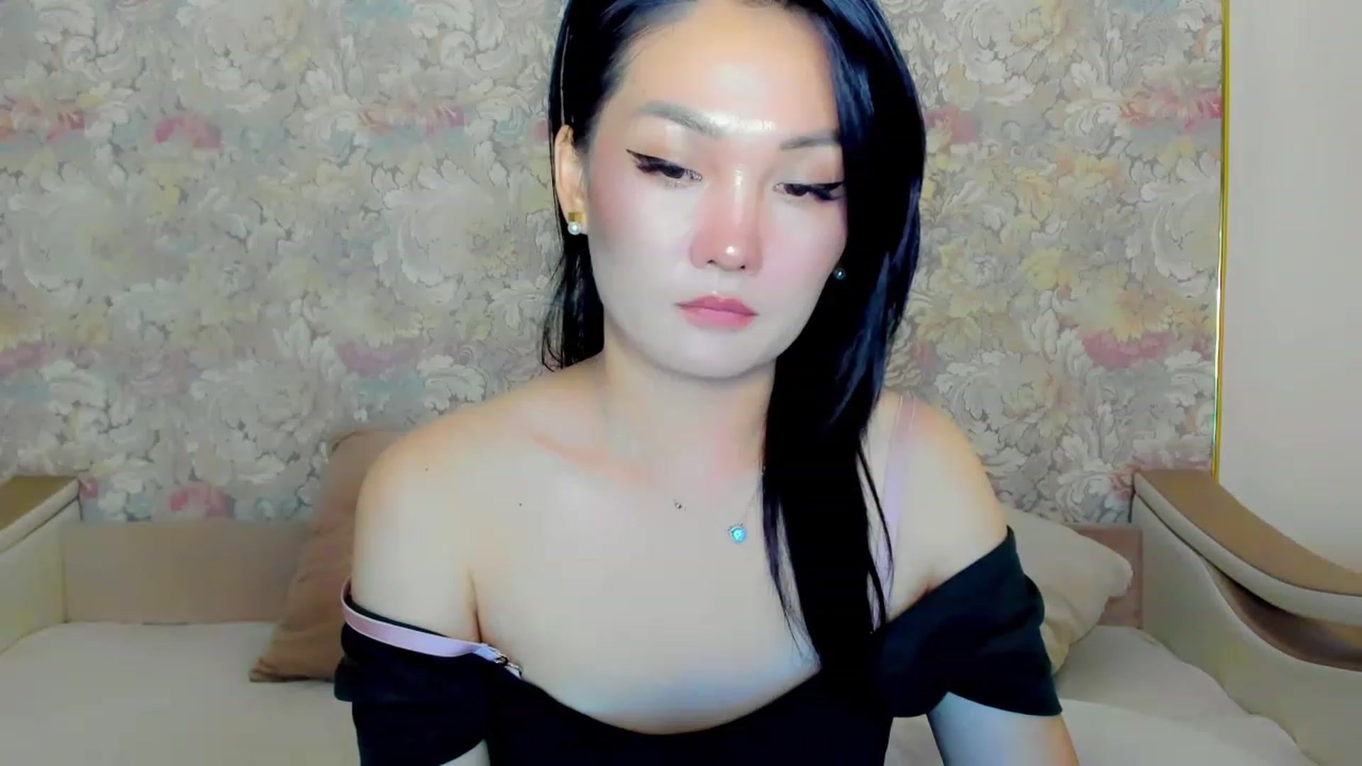 Gallery image thumbnail from Oiuysgdb's myfreecams stream on, 08/14/2023, 17:37 image 9 of 20
