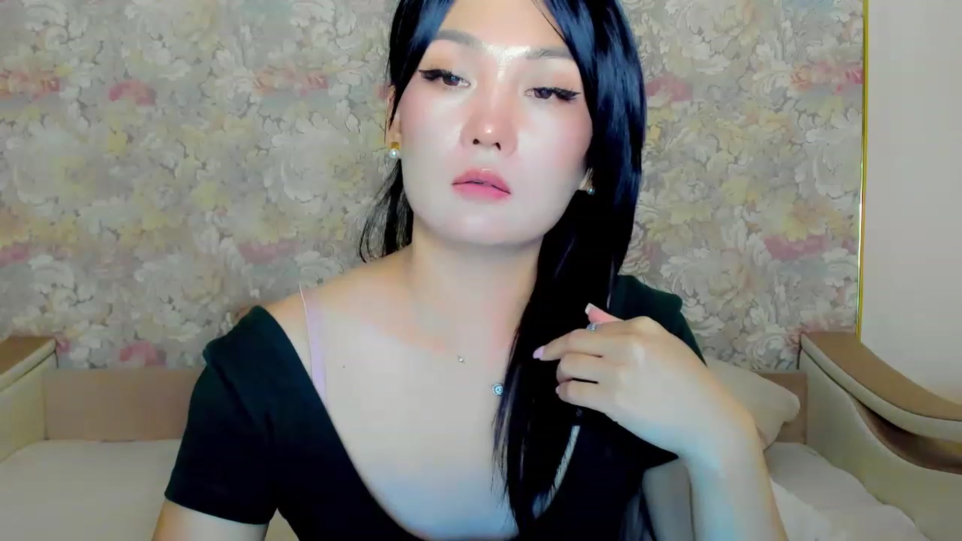 Gallery image thumbnail from Oiuysgdb's myfreecams stream on, 08/14/2023, 17:37 image 8 of 20