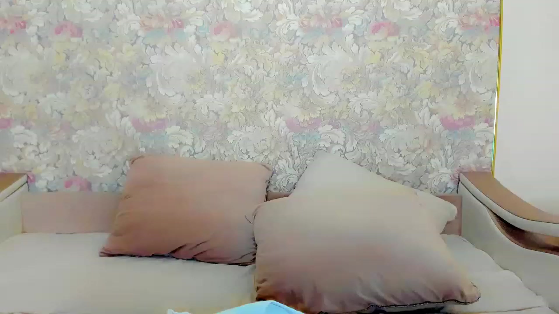 Gallery image thumbnail from Oiuysgdb's myfreecams stream on, 08/14/2023, 18:54 image 6 of 20