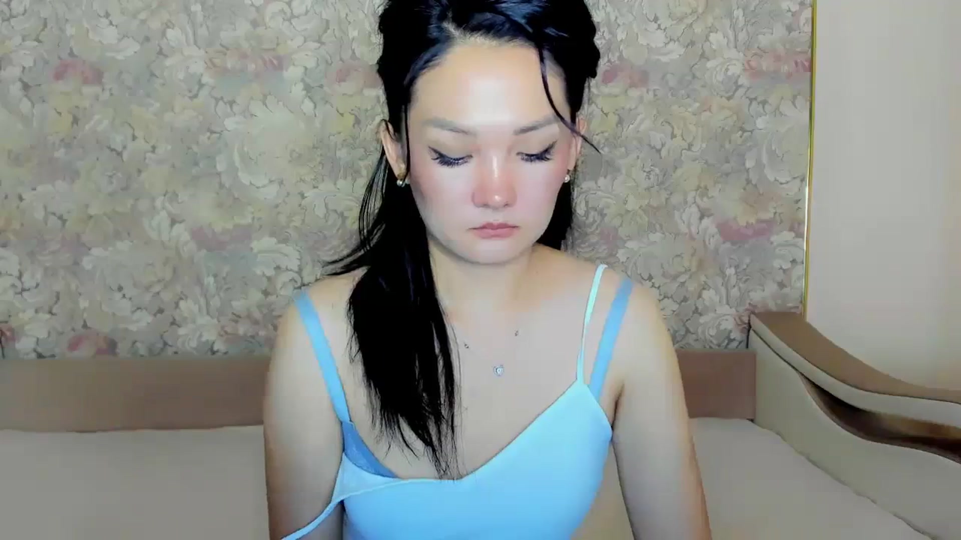 Gallery image thumbnail from Oiuysgdb's myfreecams stream on, 08/23/2023, 15:39 image 17 of 20