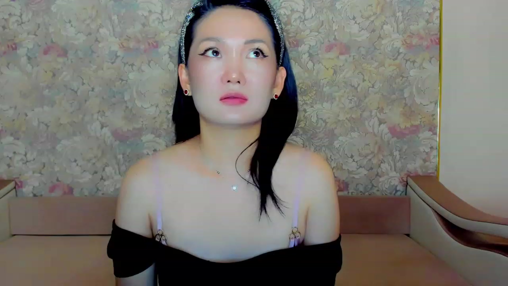 Gallery image thumbnail from Oiuysgdb's myfreecams stream on, 08/27/2023, 16:54 image 14 of 20