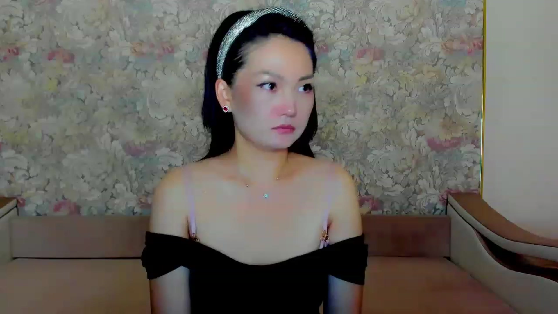 Gallery image thumbnail from Oiuysgdb's myfreecams stream on, 08/27/2023, 16:54 image 19 of 20