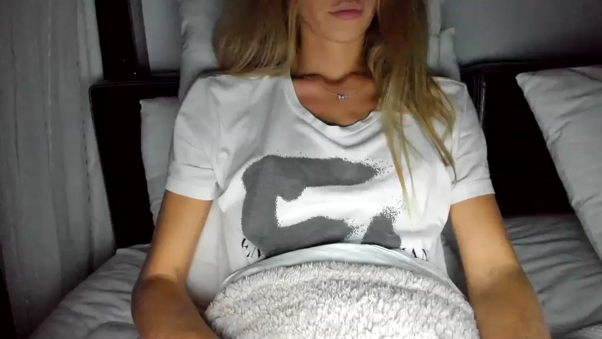 Gallery image thumbnail from Oksanafedorov's myfreecams stream on, 11/19/2022, 20:05 image 4 of 20