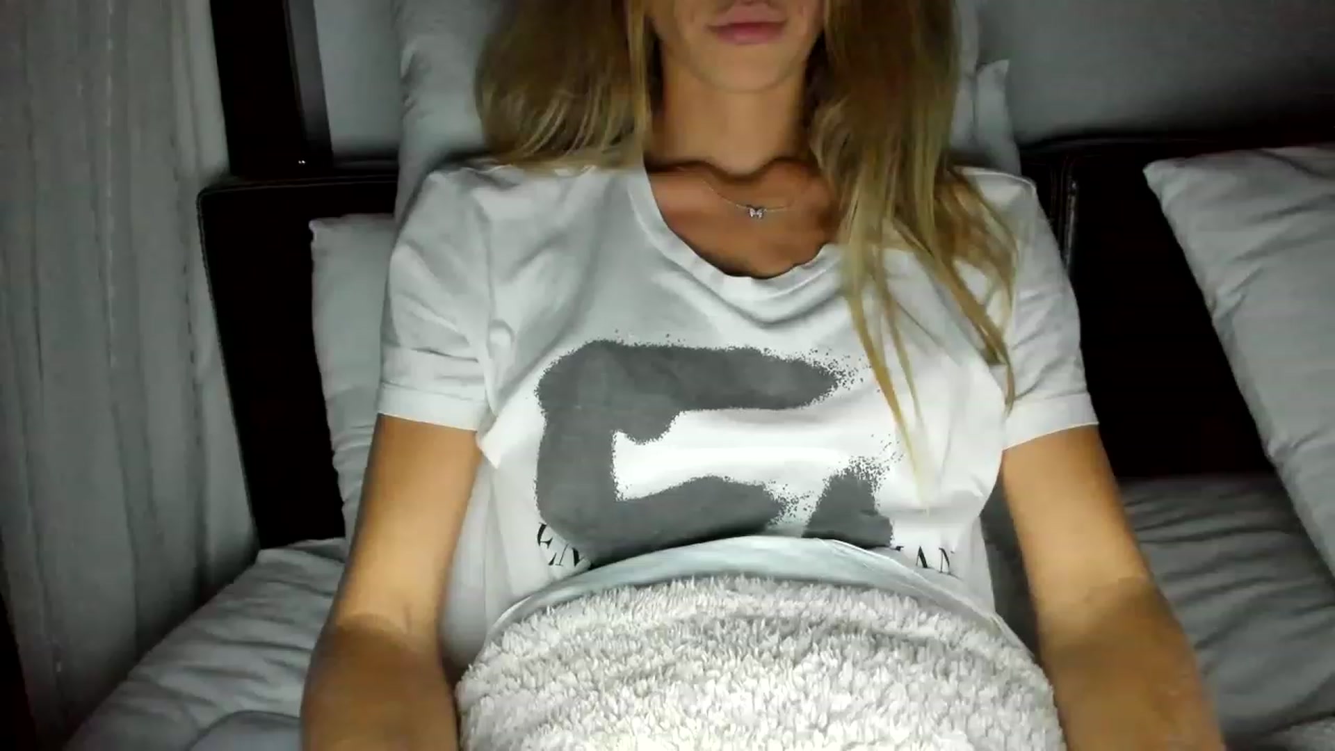 Gallery image thumbnail from Oksanafedorov's myfreecams stream on, 11/19/2022, 20:05 image 3 of 20