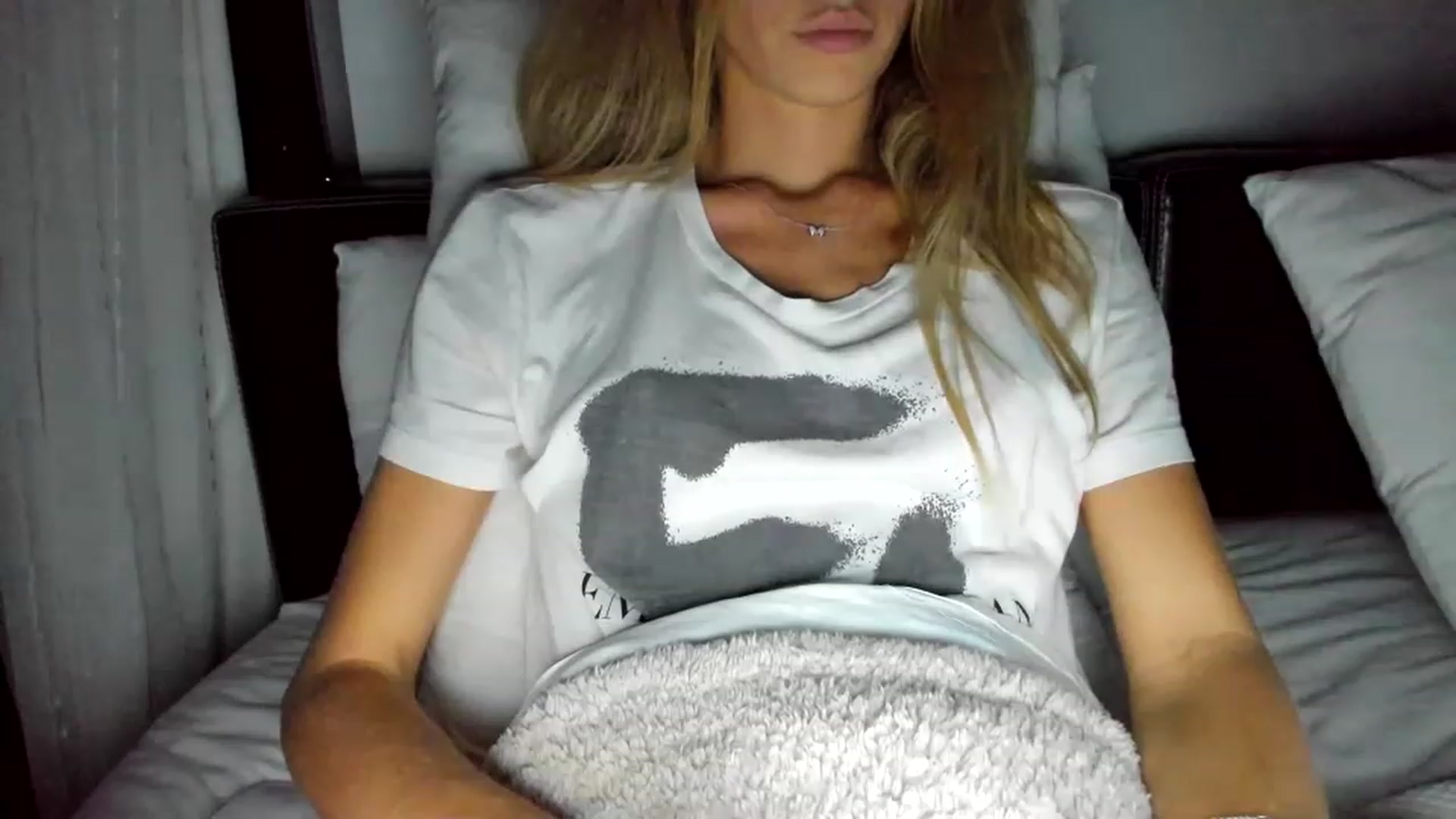 Gallery image thumbnail from Oksanafedorov's myfreecams stream on, 11/19/2022, 20:05 image 5 of 20