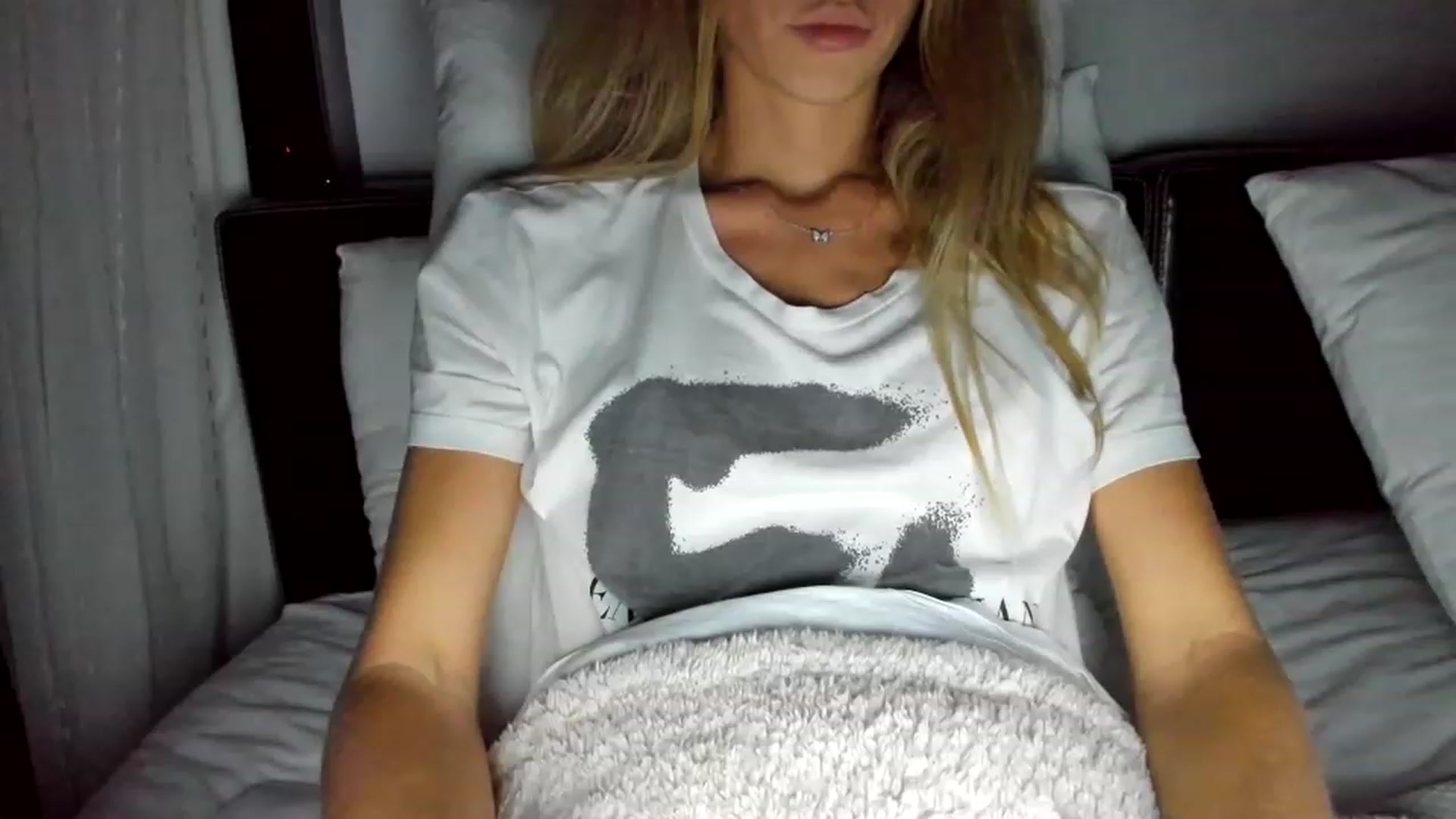 Gallery image thumbnail from Oksanafedorov's myfreecams stream on, 11/19/2022, 20:05 image 2 of 20
