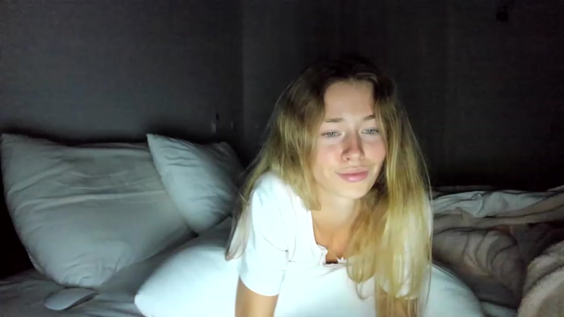 Gallery image thumbnail from Oksanafedorov's myfreecams stream on, 11/19/2022, 21:05 image 7 of 20