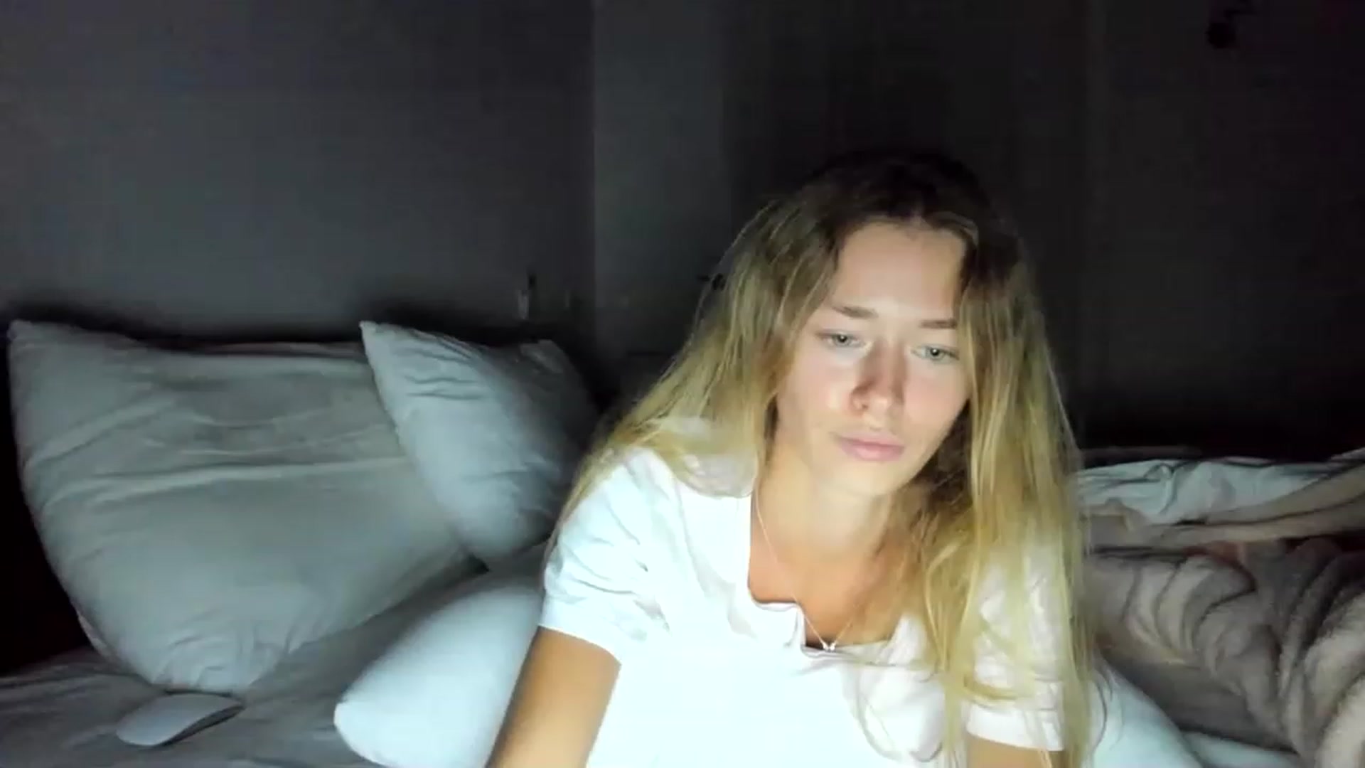 Gallery image thumbnail from Oksanafedorov's myfreecams stream on, 11/19/2022, 21:05 image 16 of 20