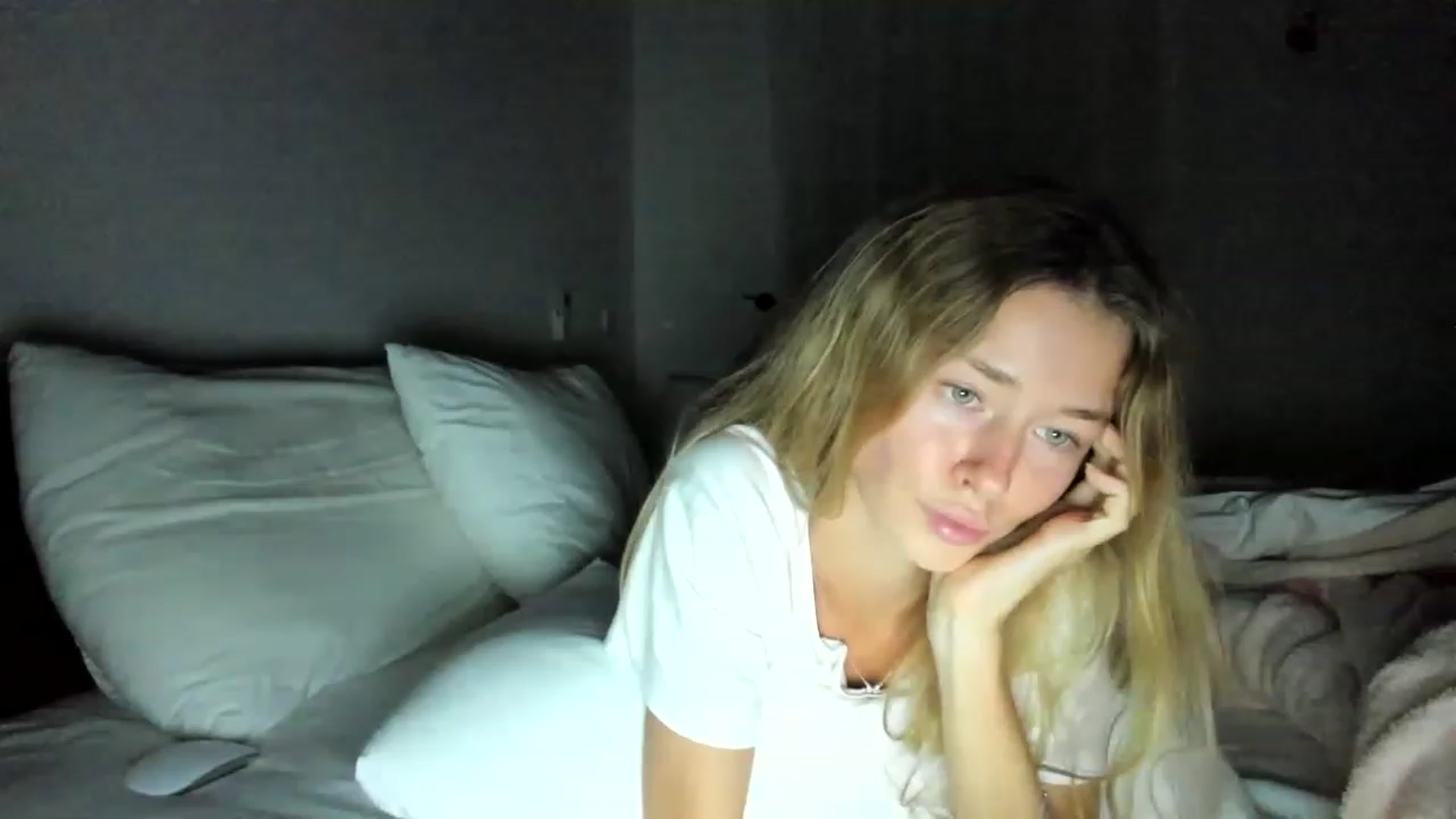 Gallery image thumbnail from Oksanafedorov's myfreecams stream on, 11/19/2022, 21:05 image 9 of 20
