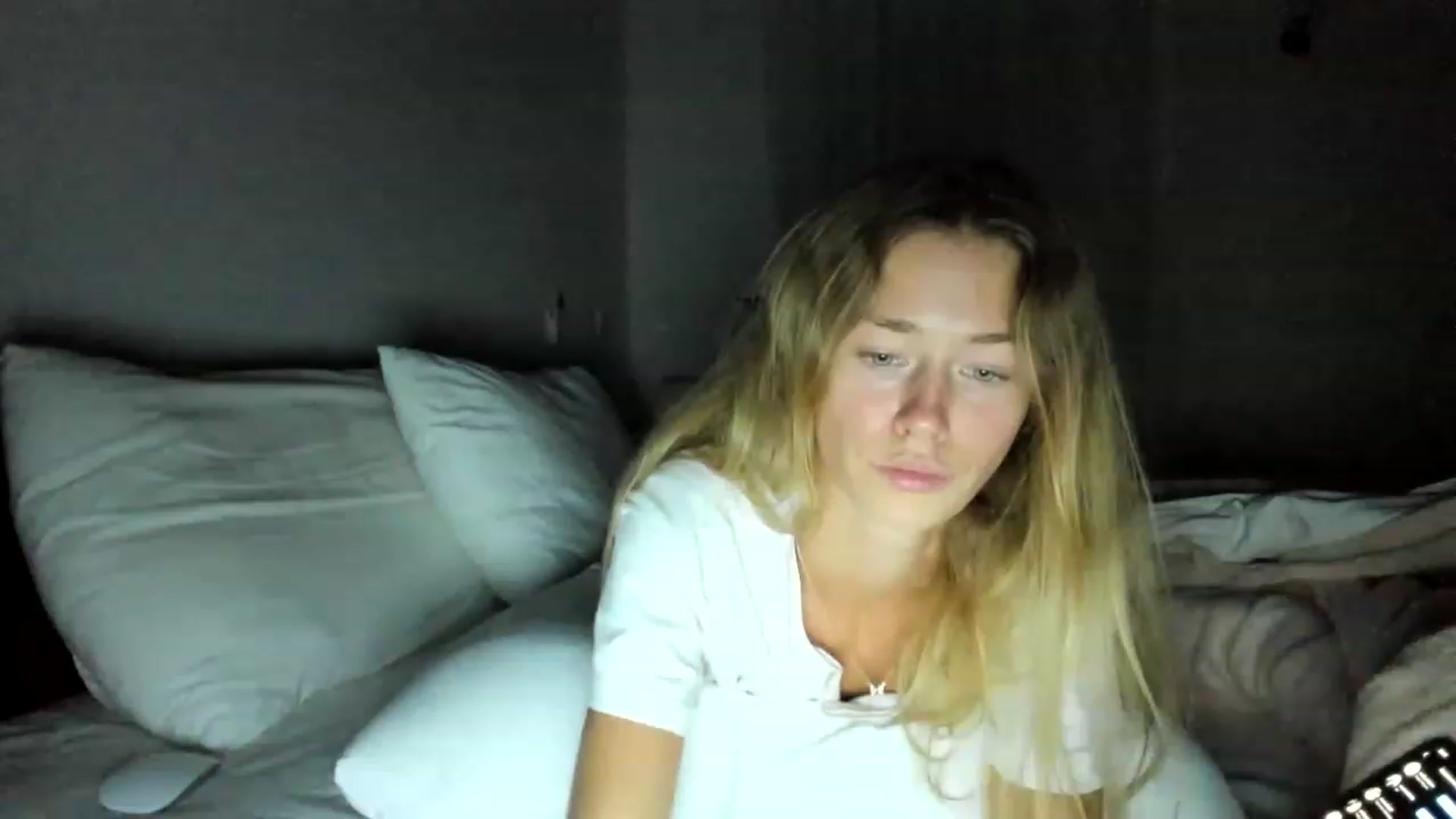 Gallery image thumbnail from Oksanafedorov's myfreecams stream on, 11/19/2022, 21:05 image 6 of 20