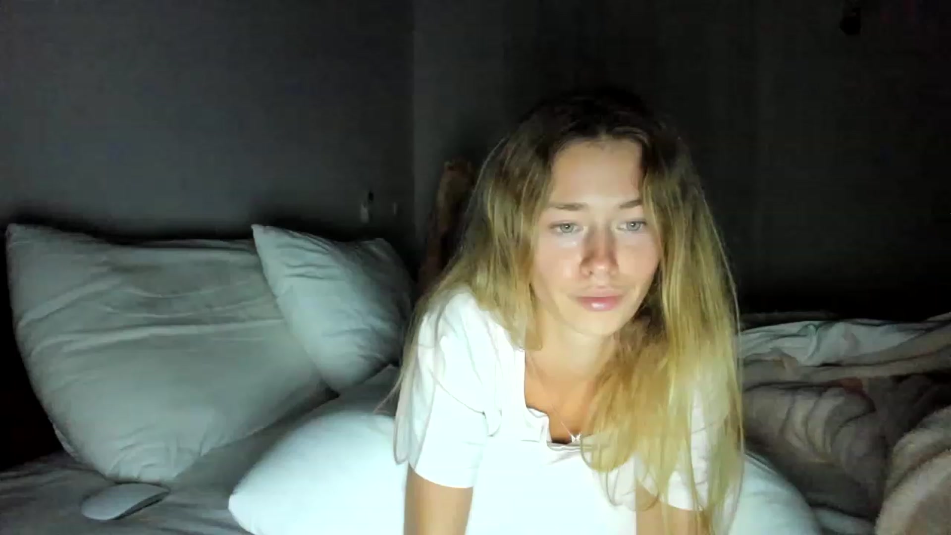 Gallery image thumbnail from Oksanafedorov's myfreecams stream on, 11/19/2022, 21:05 image 8 of 20