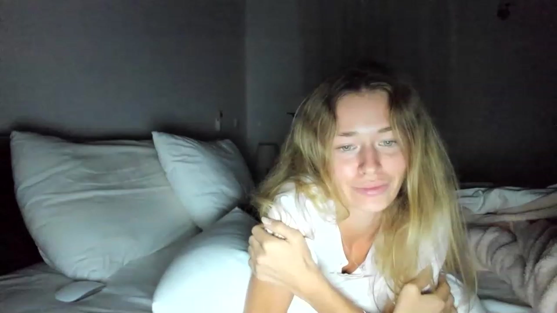 Gallery image thumbnail from Oksanafedorov's myfreecams stream on, 11/19/2022, 21:05 image 17 of 20