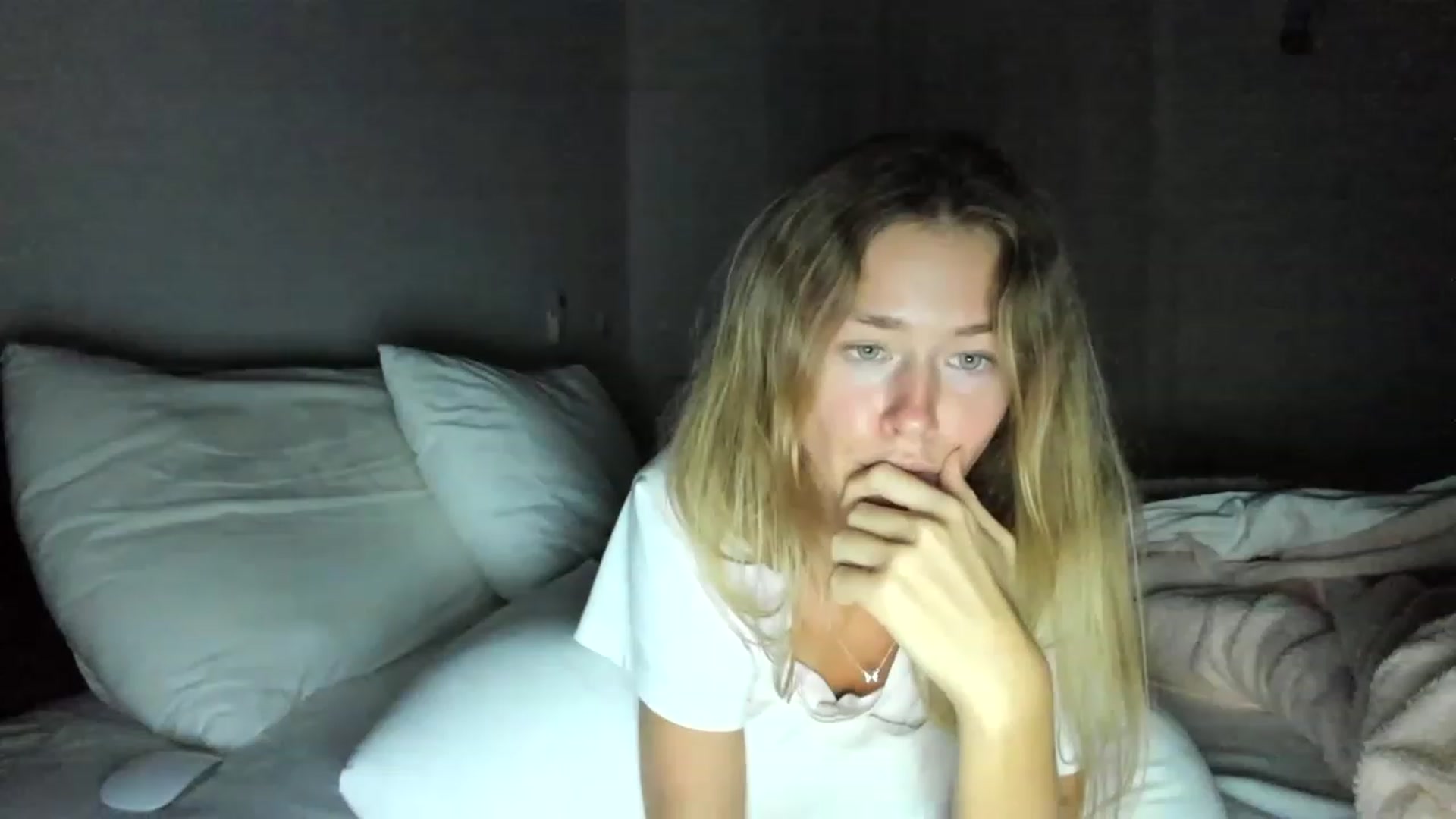 Gallery image thumbnail from Oksanafedorov's myfreecams stream on, 11/19/2022, 21:05 image 4 of 20
