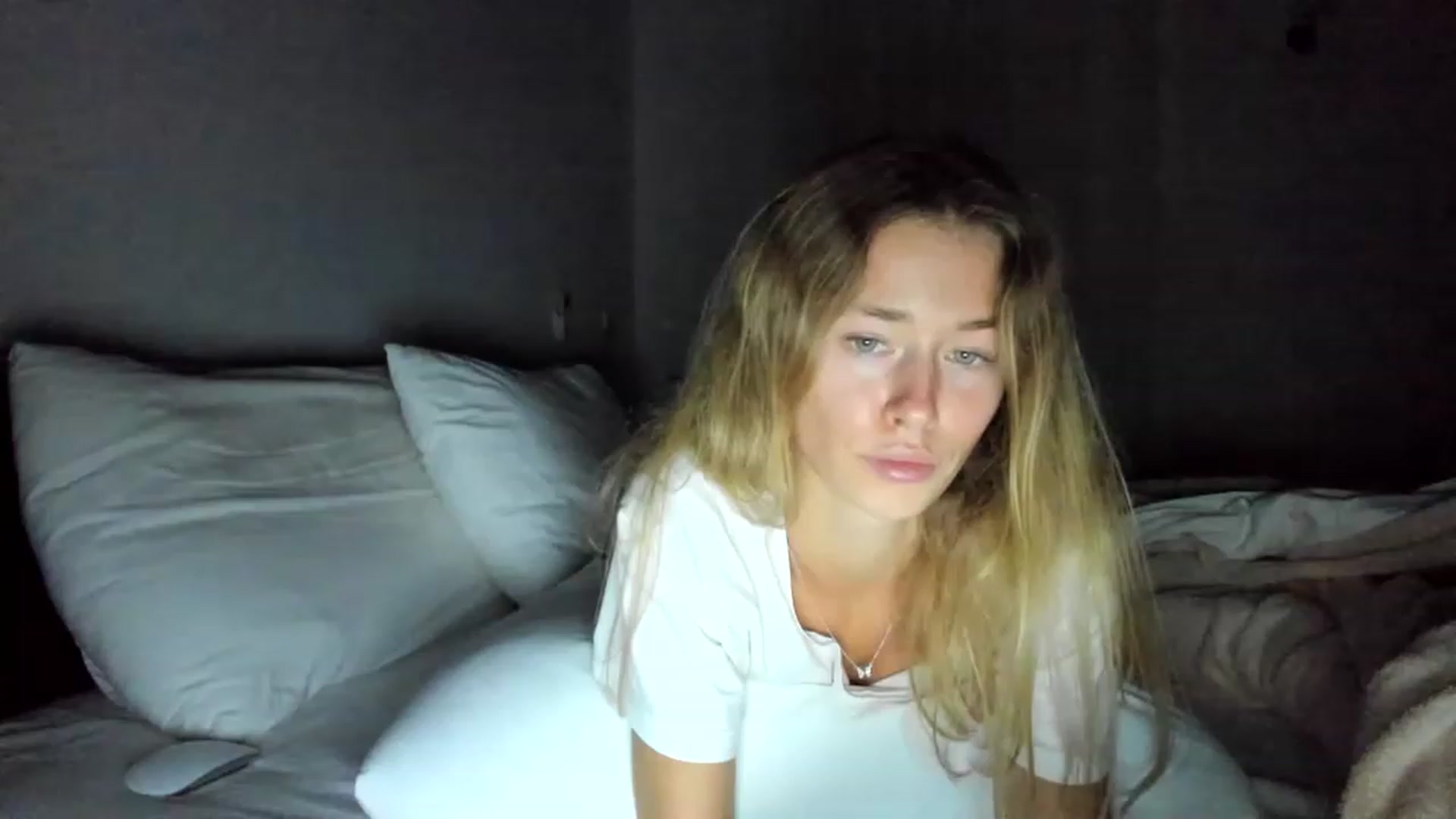 Gallery image thumbnail from Oksanafedorov's myfreecams stream on, 11/19/2022, 21:05 image 12 of 20