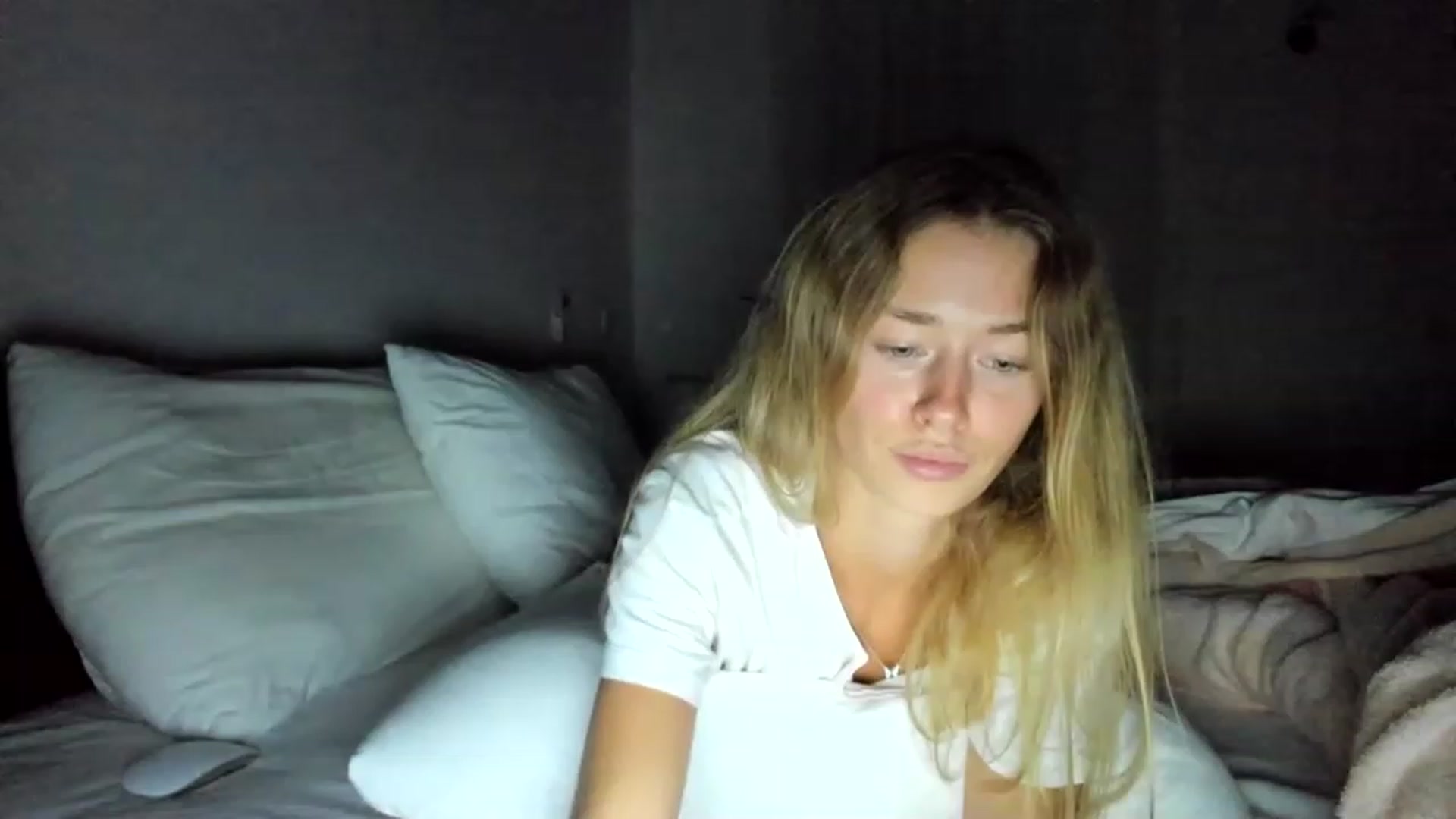 Gallery image thumbnail from Oksanafedorov's myfreecams stream on, 11/19/2022, 21:05 image 10 of 20